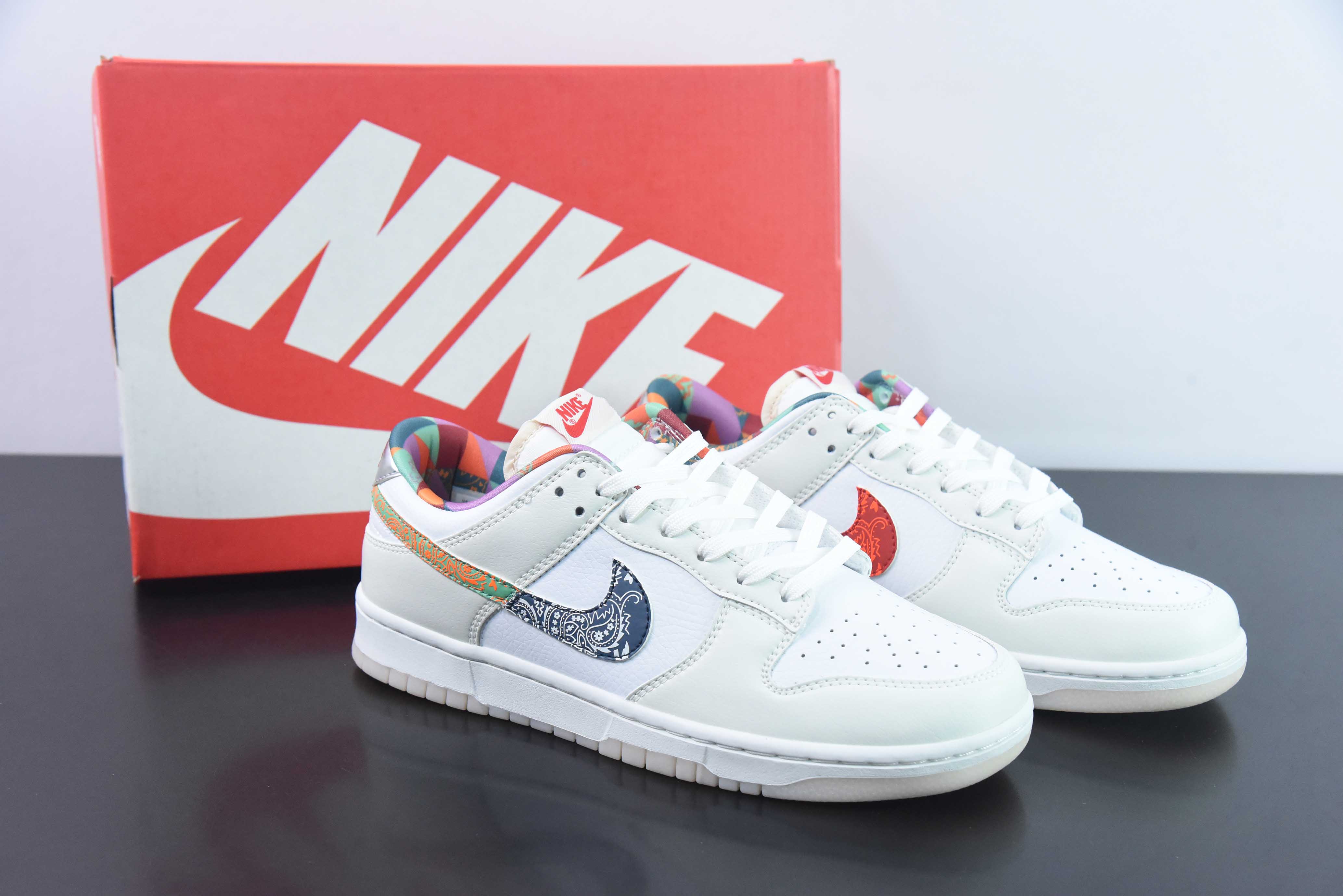 NK DUNK SB Low Decon 白色七彩运动鞋 货号：FN8913-141