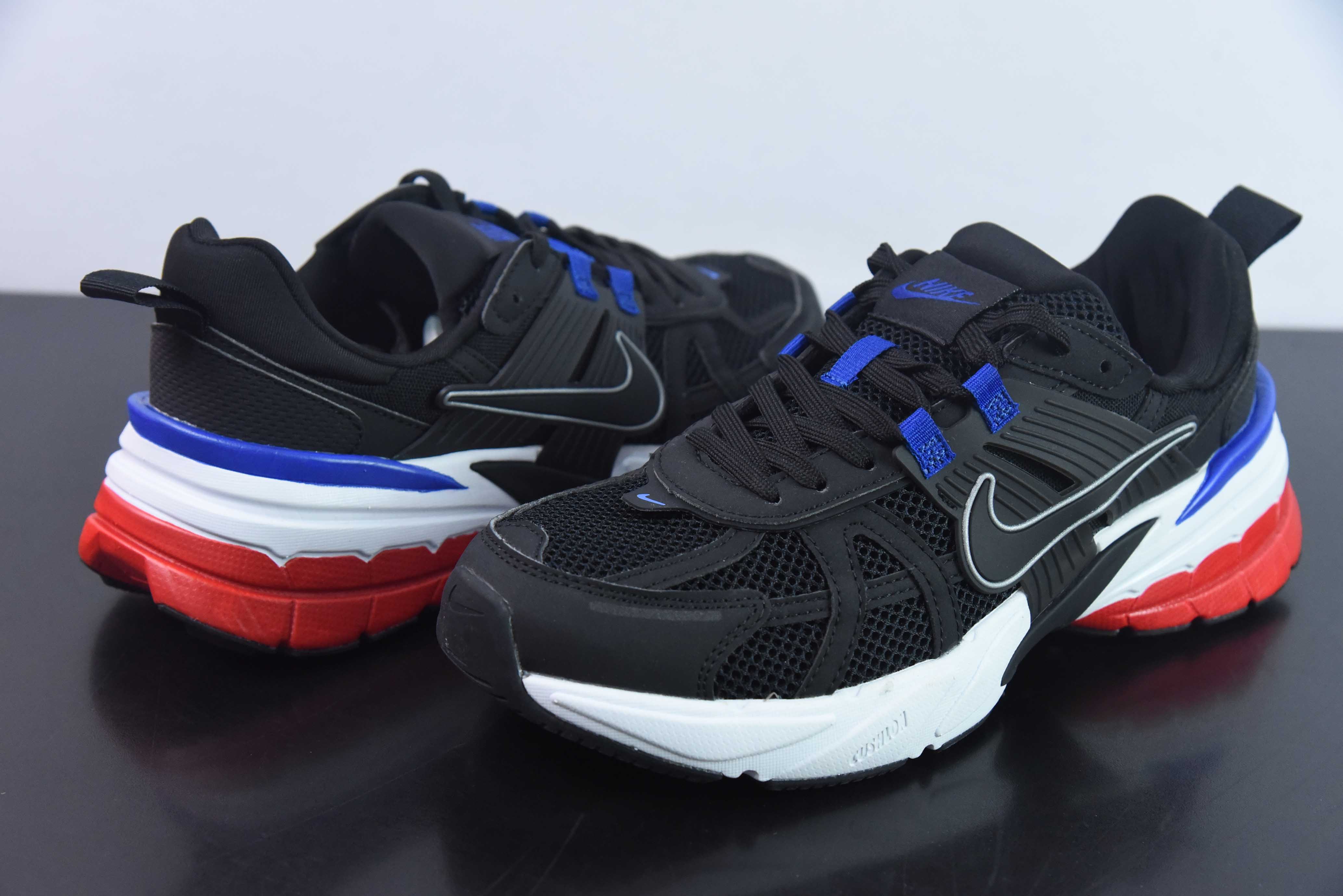 Nk V2K Runtekk 3XL 减震防滑复古低帮跑步鞋 货号：FD0736-106