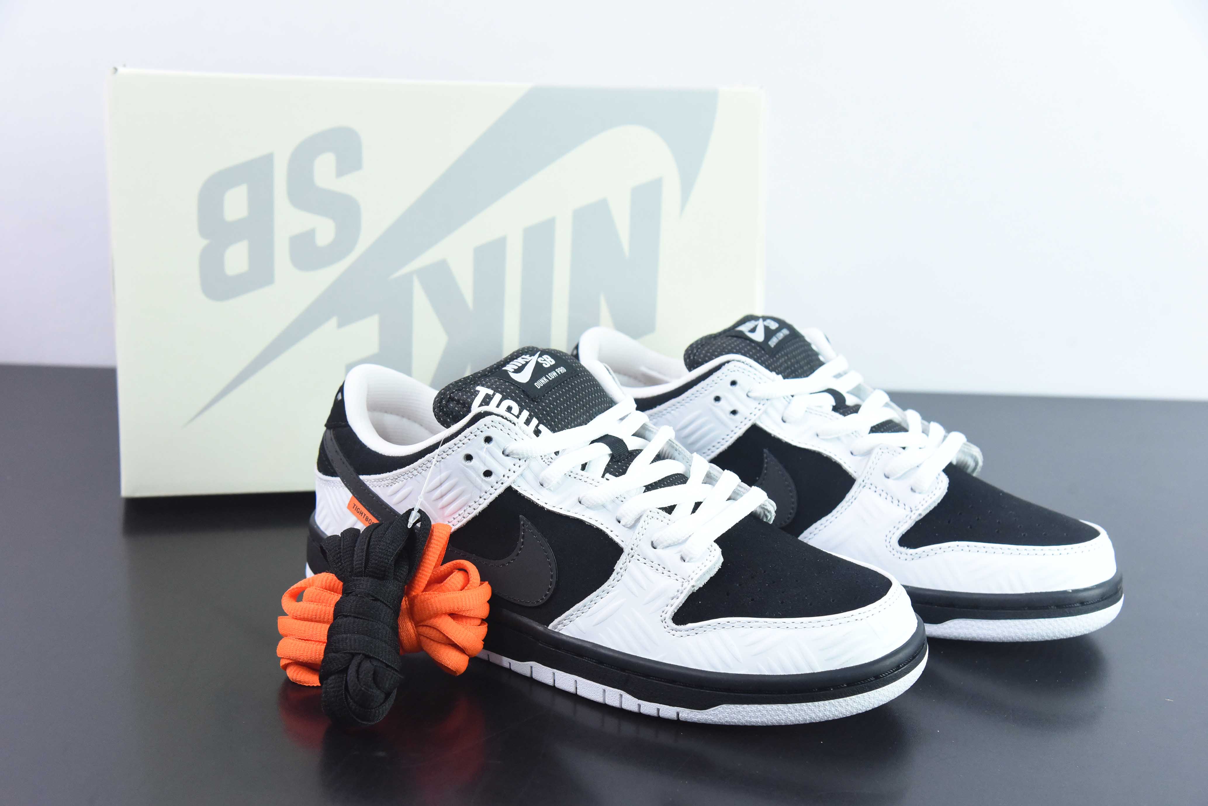 NK SB Dunk Low 联名反转黑白熊猫运动鞋 货号:FD2629-100