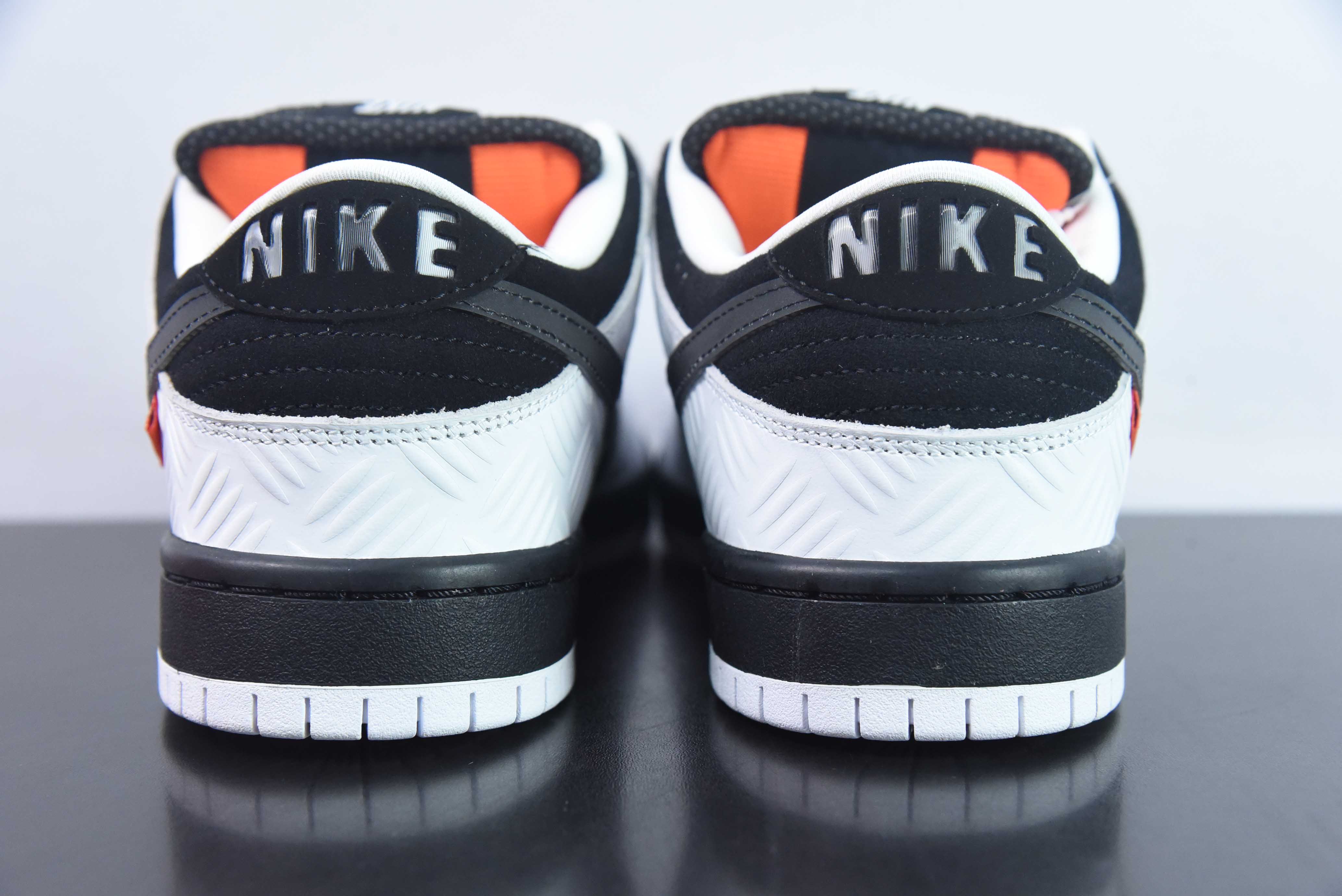 NK SB Dunk Low 联名反转黑白熊猫运动鞋 货号:FD2629-100