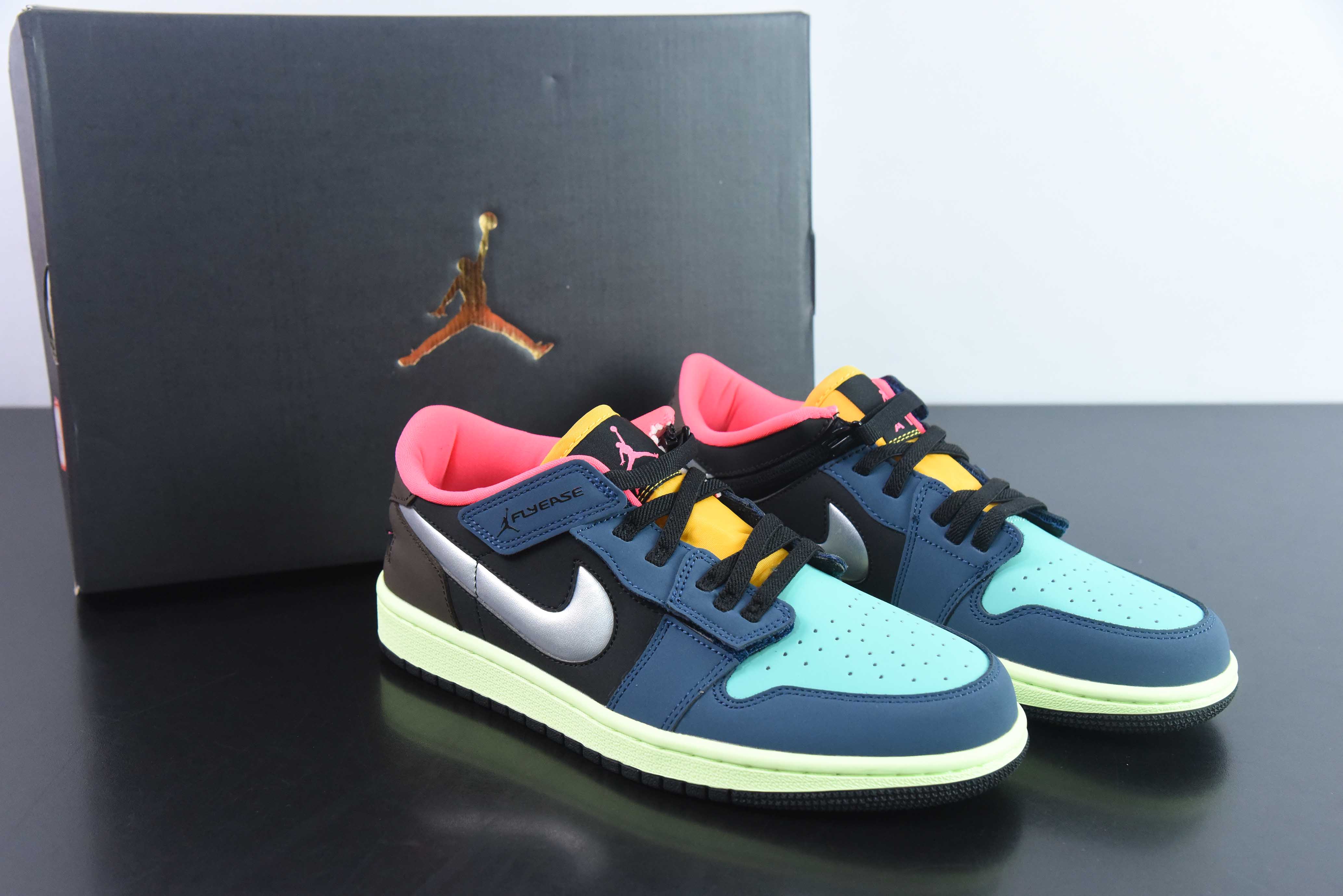 Air Jordan 1 Low AJ1 乔丹1代低帮篮球鞋/货号：DM1206-201