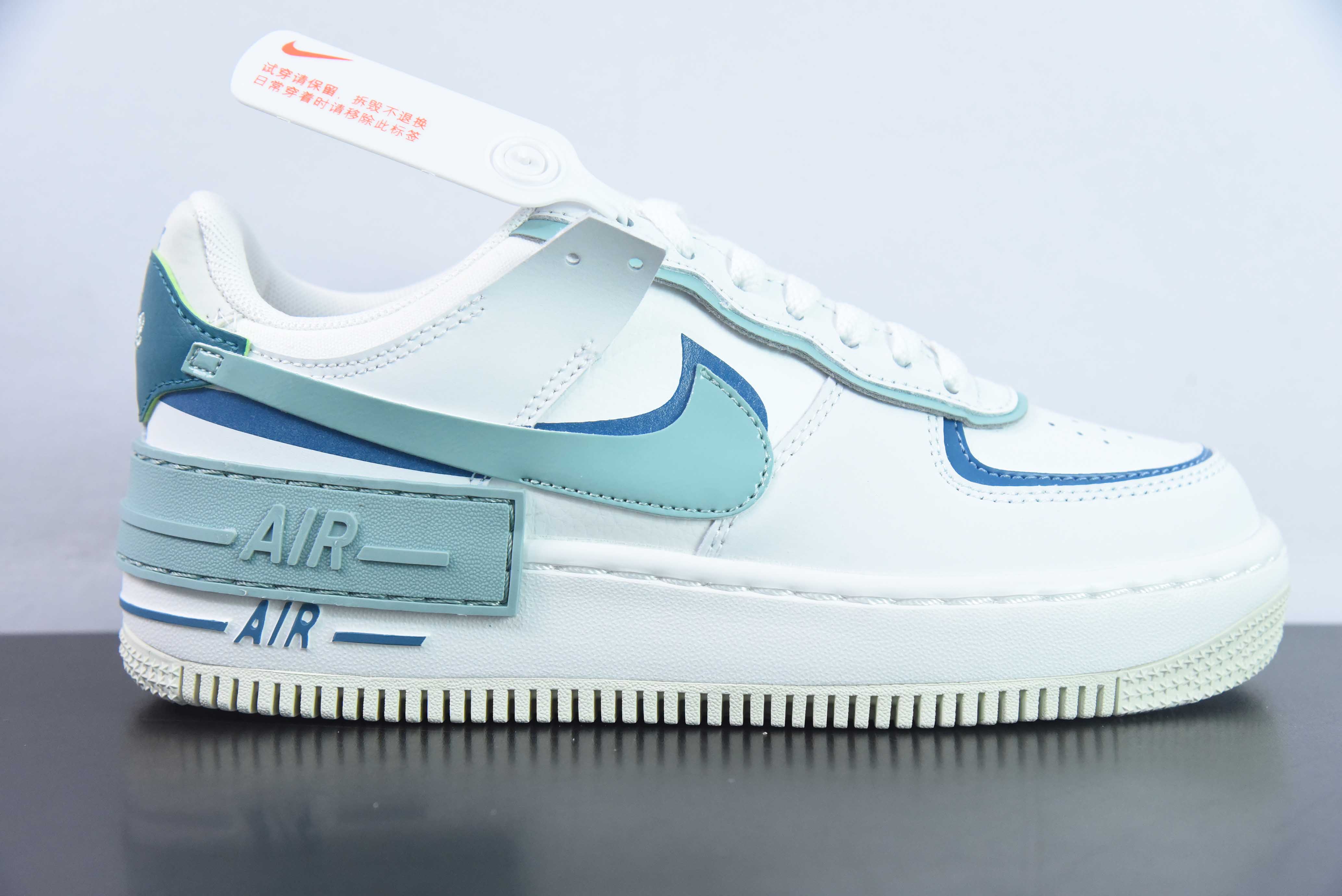 LAR85436833 耐克Nike WMNS Air Force 1 Shadow"White/Blue Whisper"空军一号轻量增高低帮百搭板鞋“皮革白湖水蓝”DZ1847-101 尺码：36-40