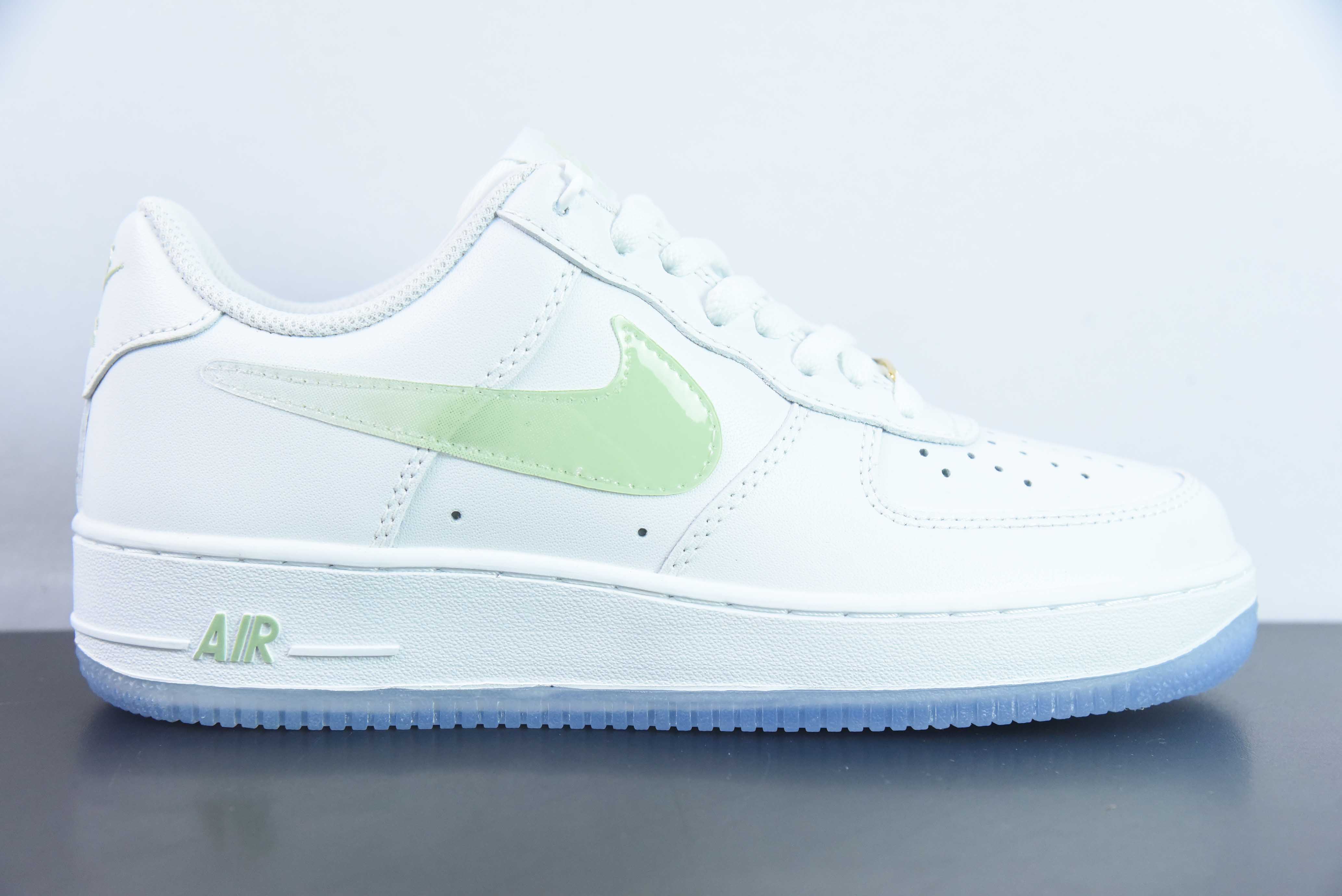 IAC89998337 Nike By You Air Force 1'07 Low Retro SP 空军一号低帮经典百搭休闲运动板鞋“皮革白绿渐变钩子”货号：C03363-367 尺码：36-45