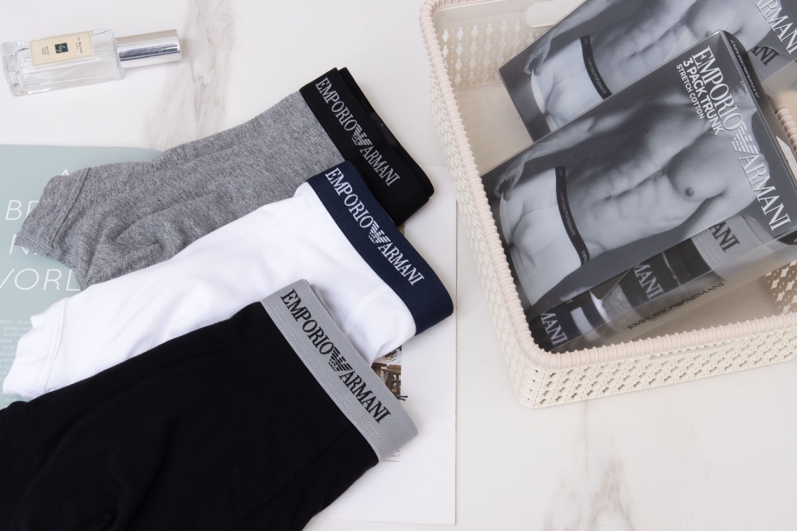 EMPORIO ARMANI中腰平角内裤展现优雅绅士风范，从内而外散发自信魅力我们的男士内裤，不仅是一件