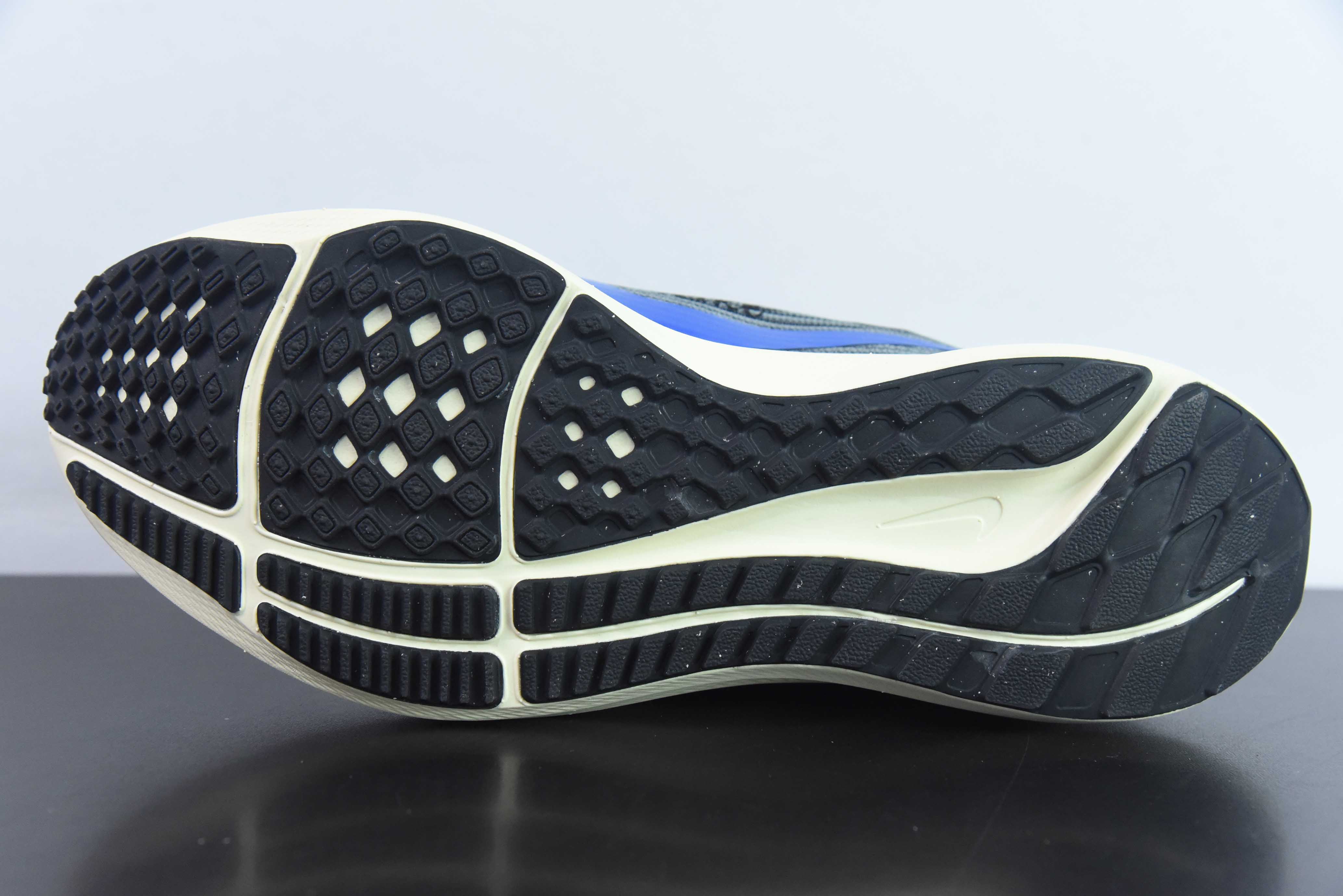 NK Air Zoom Pegasus 40 透气缓震跑步鞋 货号：FB7179-002
