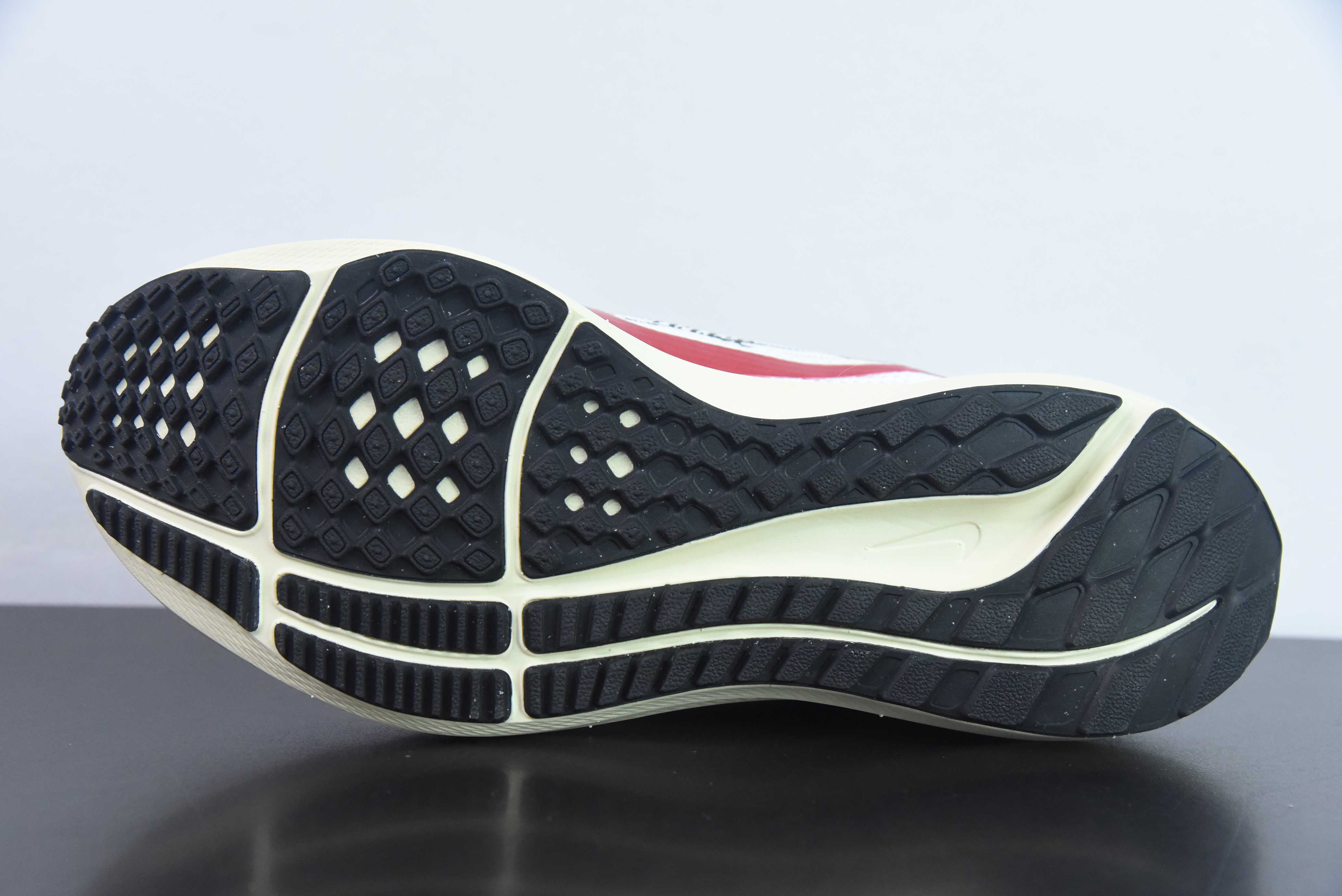 NK Air Zoom Pegasus 40 透气缓震跑步鞋 货号：FB7703-100