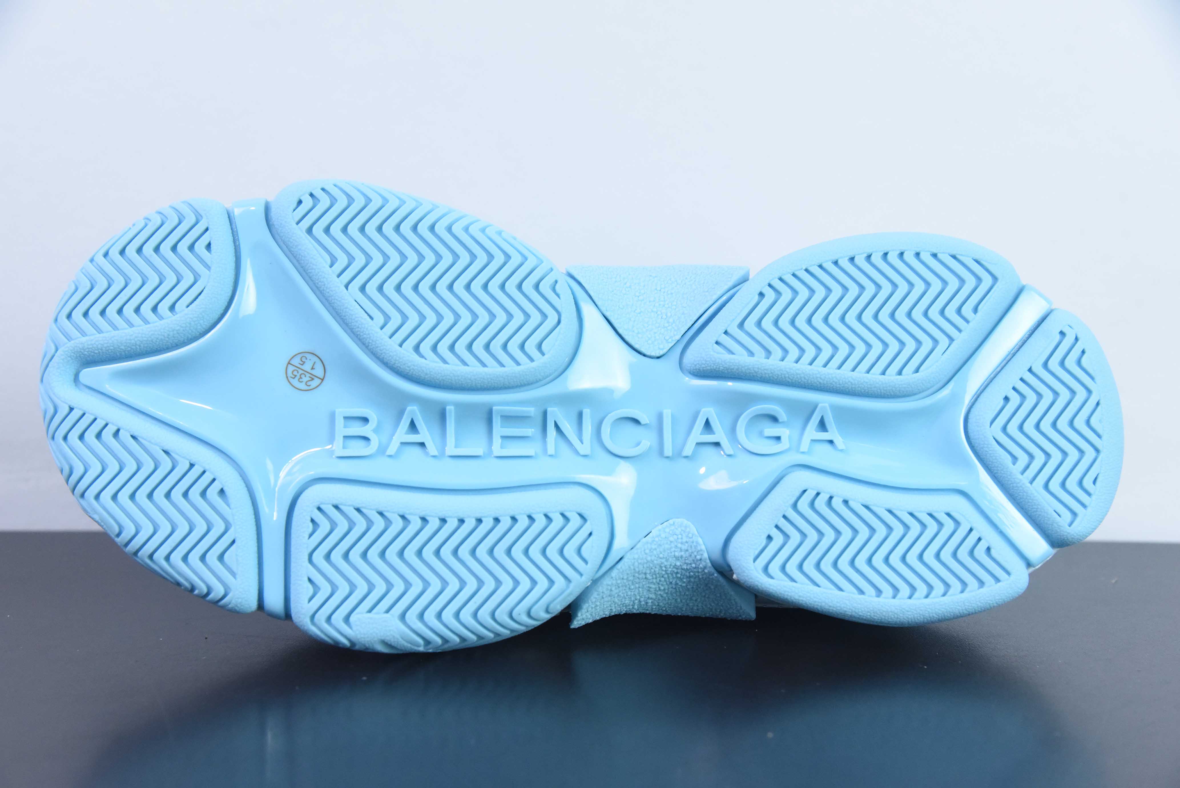 Balenciaga 巴黎世家 Triple S 厚底老爹鞋  蓝色货号：710156 W3CU2 4045