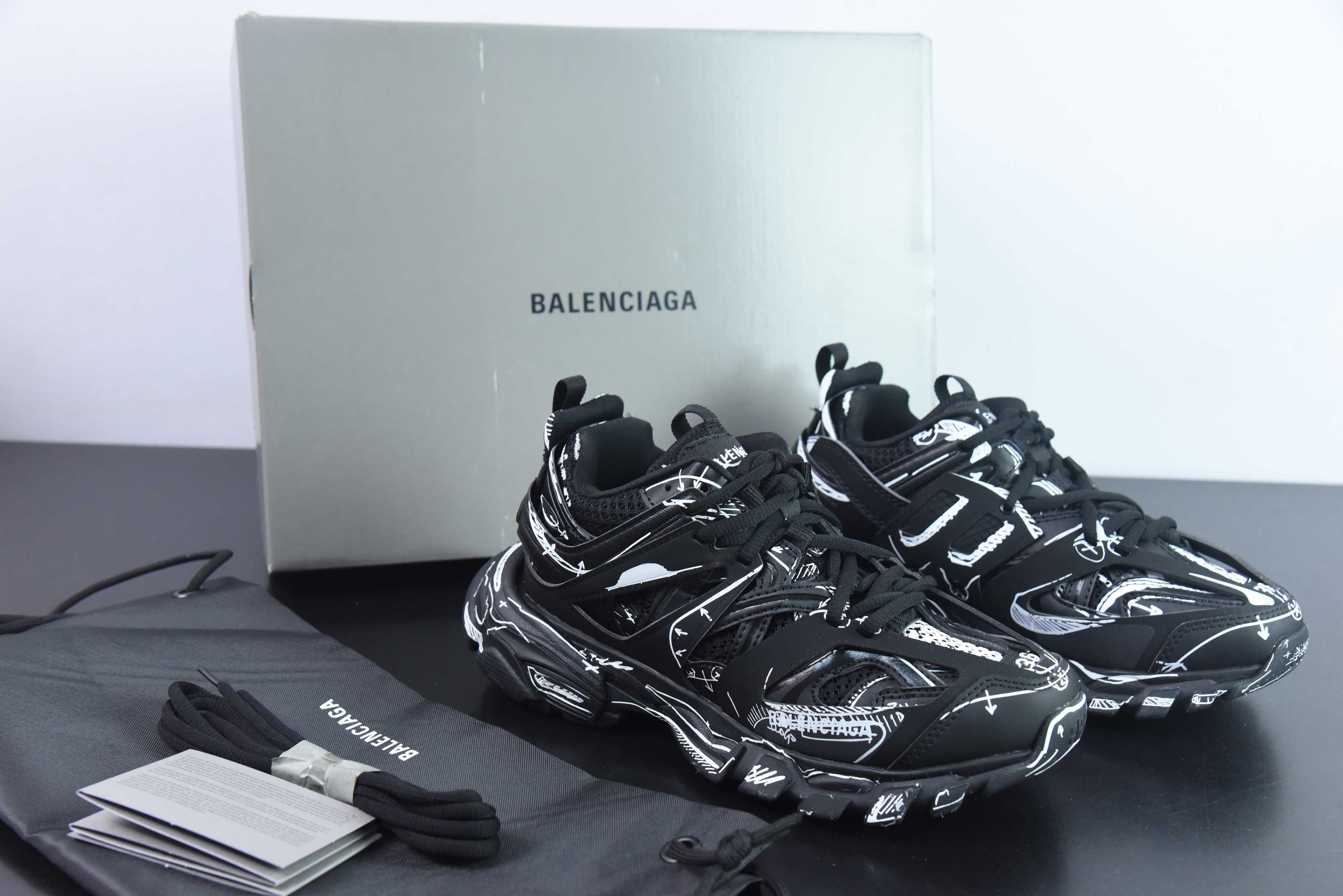 Balenciaga 巴黎世家 Track1.0 做旧 印花涂鸦 限定定制色 3代3.0 低帮 老爹鞋