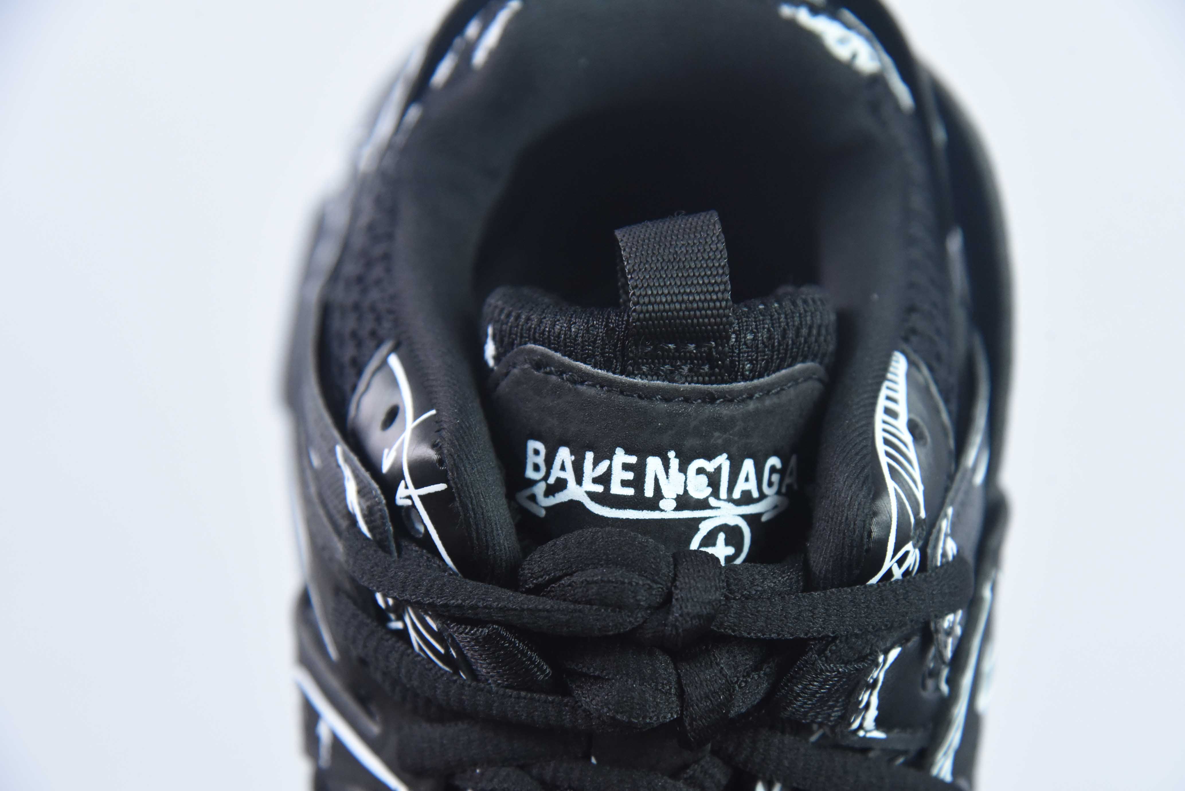 Balenciaga 巴黎世家 Track1.0 做旧 印花涂鸦 限定定制色 3代3.0 低帮 老爹鞋