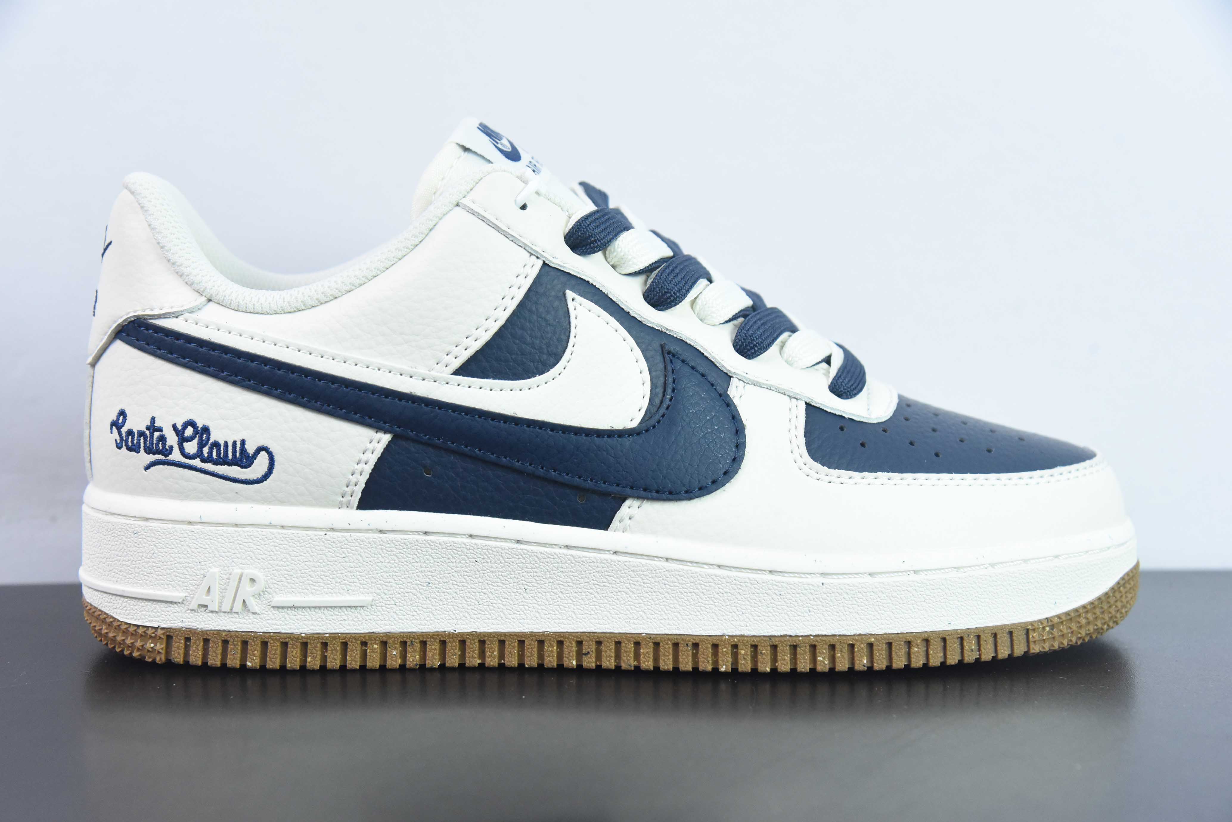 FAS91492444 Nike Air Force 1 Low 空军一号低帮运动休闲板鞋 双勾 字母签名印花 货号：CC2569 066 尺码:36-45