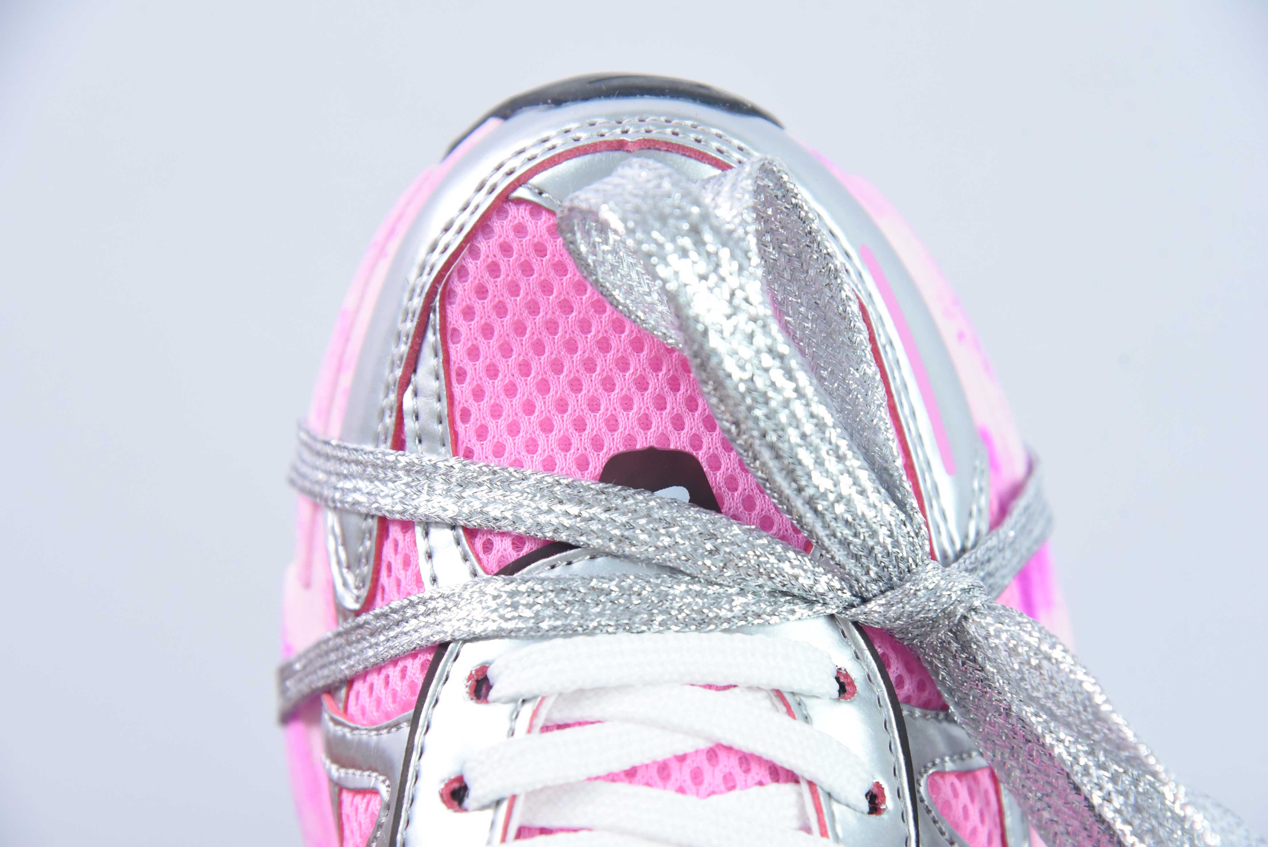 Nike V2K Run Runtekk系带浸染做旧特殊礼盒耐磨透气低帮跑步鞋 女款粉银 货号：FD0736-001