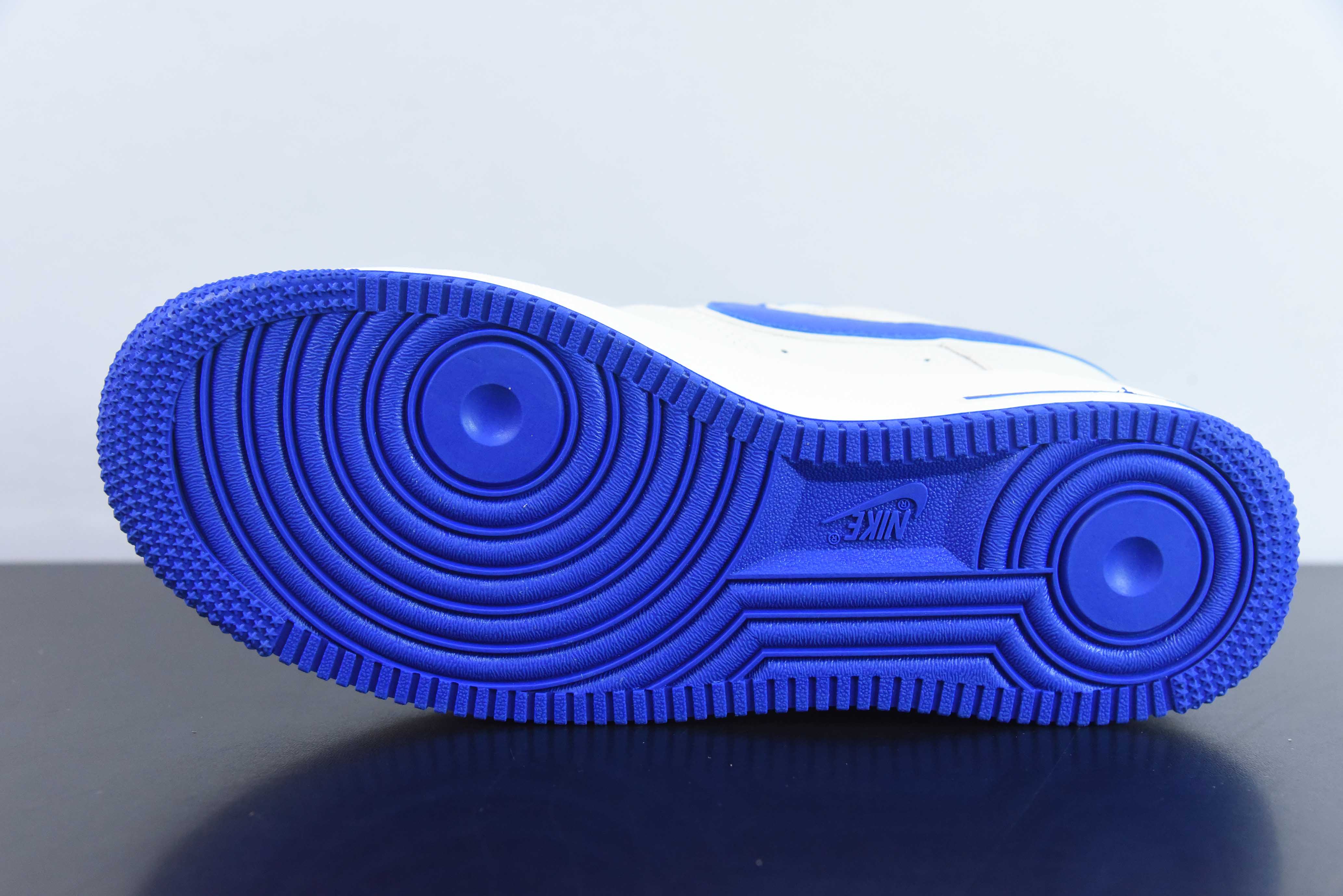 Nike Air Force 1 Low “40TH” 米兰空军一号低帮休闲板鞋 货号:JF1983-555