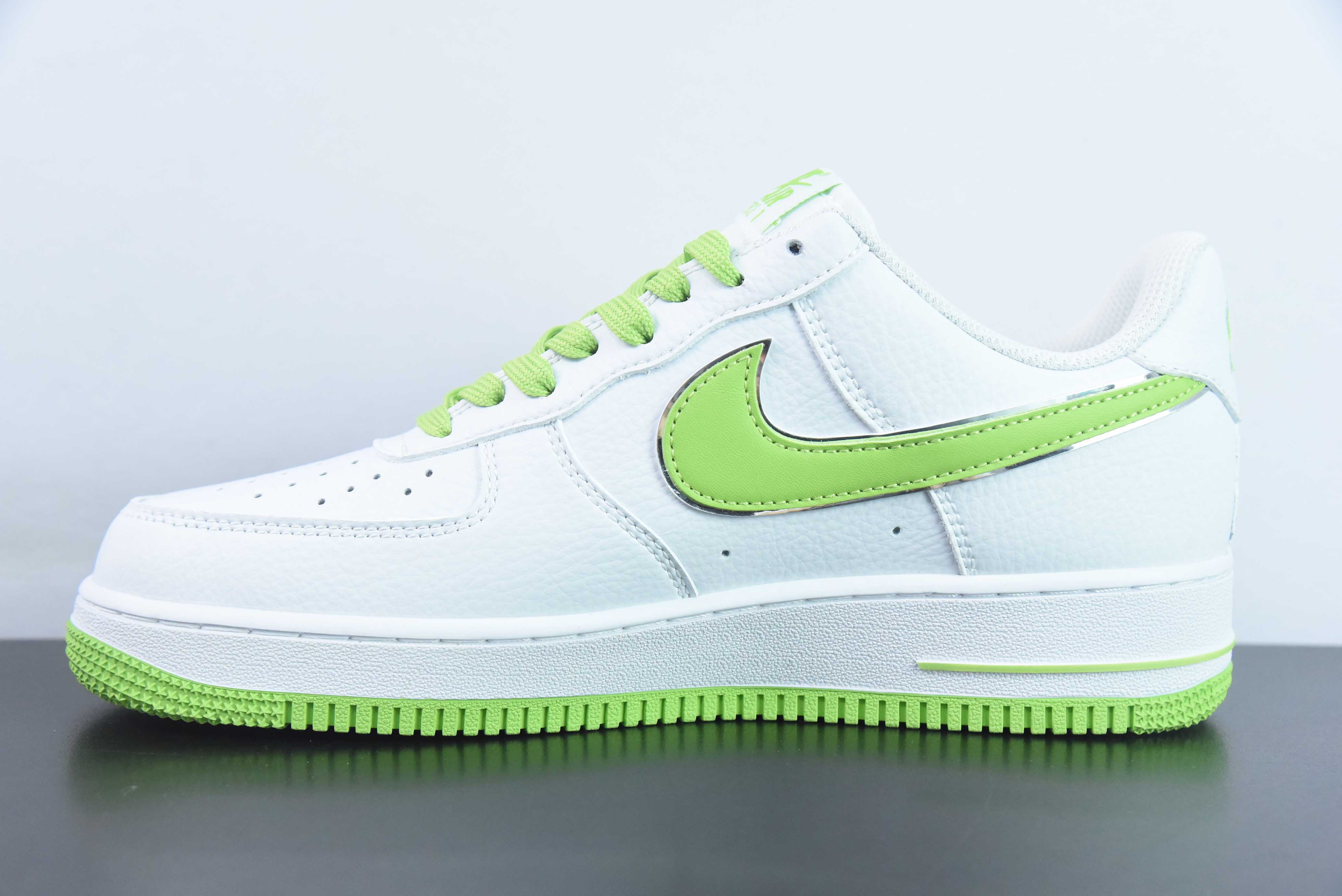 Nike Air Force 1´07 Low"White/Apple Green"空军一号“白苹果绿斯图西刺绣小钩”CW2288-111
