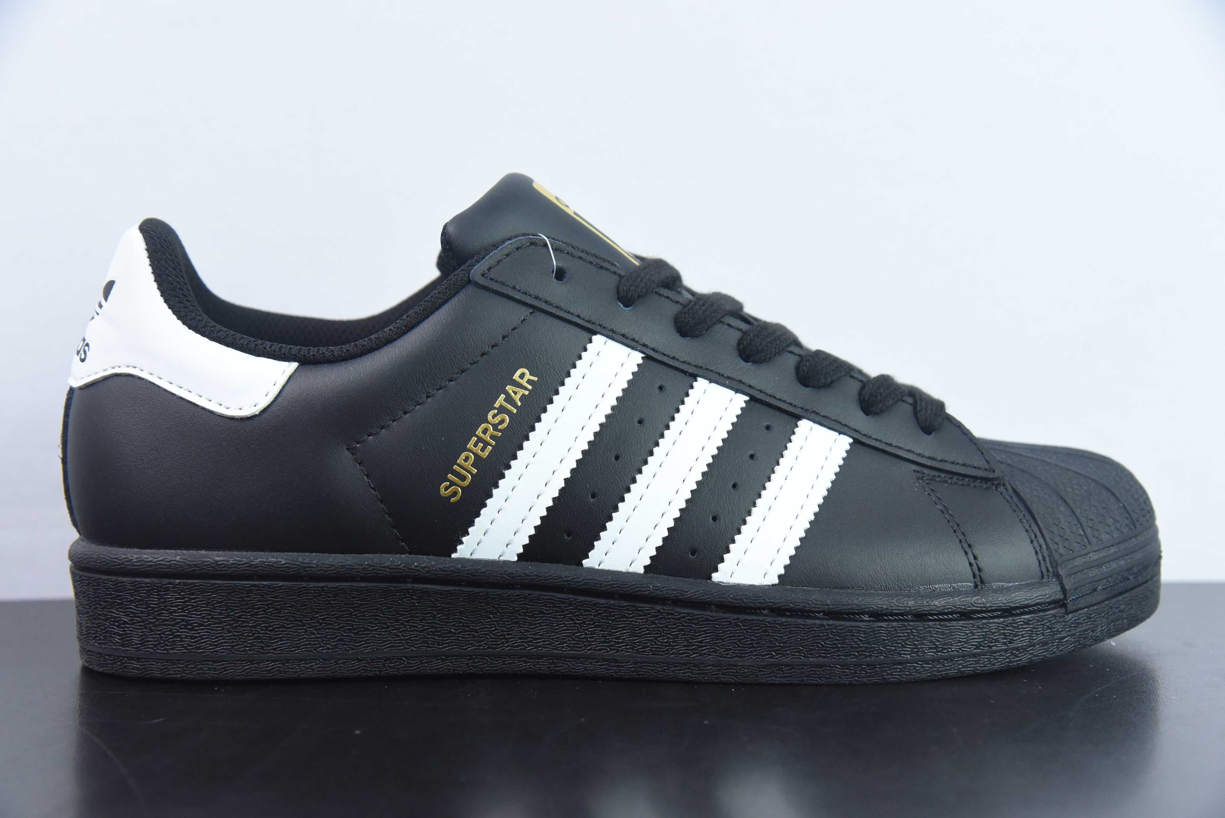 TSSX39679320 Adidas Originals Superstar 贝壳头低帮经典百搭休闲运动板鞋 黑白 EG4959 尺码：35-44