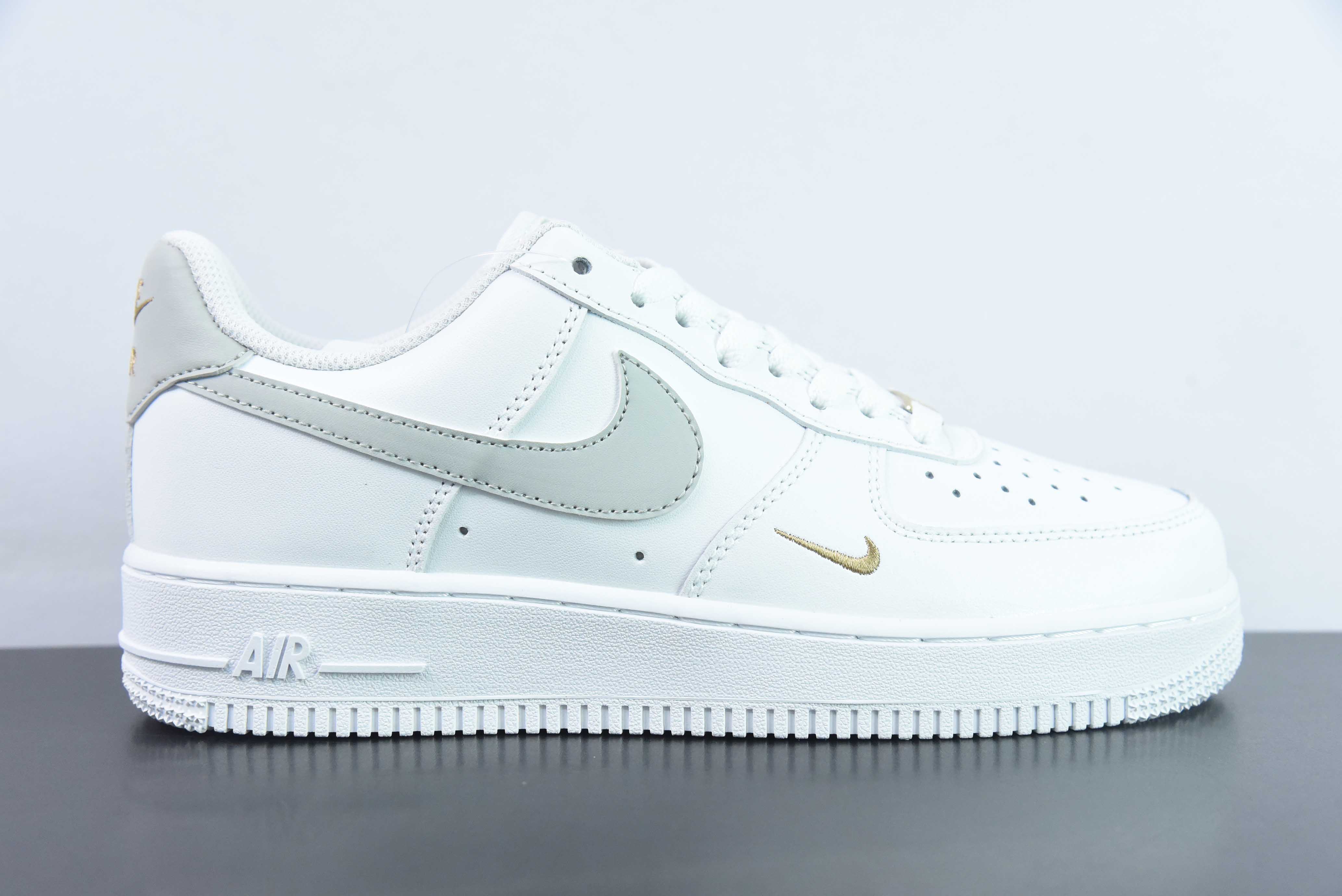 Nike Air Force 1 '07空军一号经典篮球鞋休闲运动鞋 白灰小金钩 货号: CZ0270 106