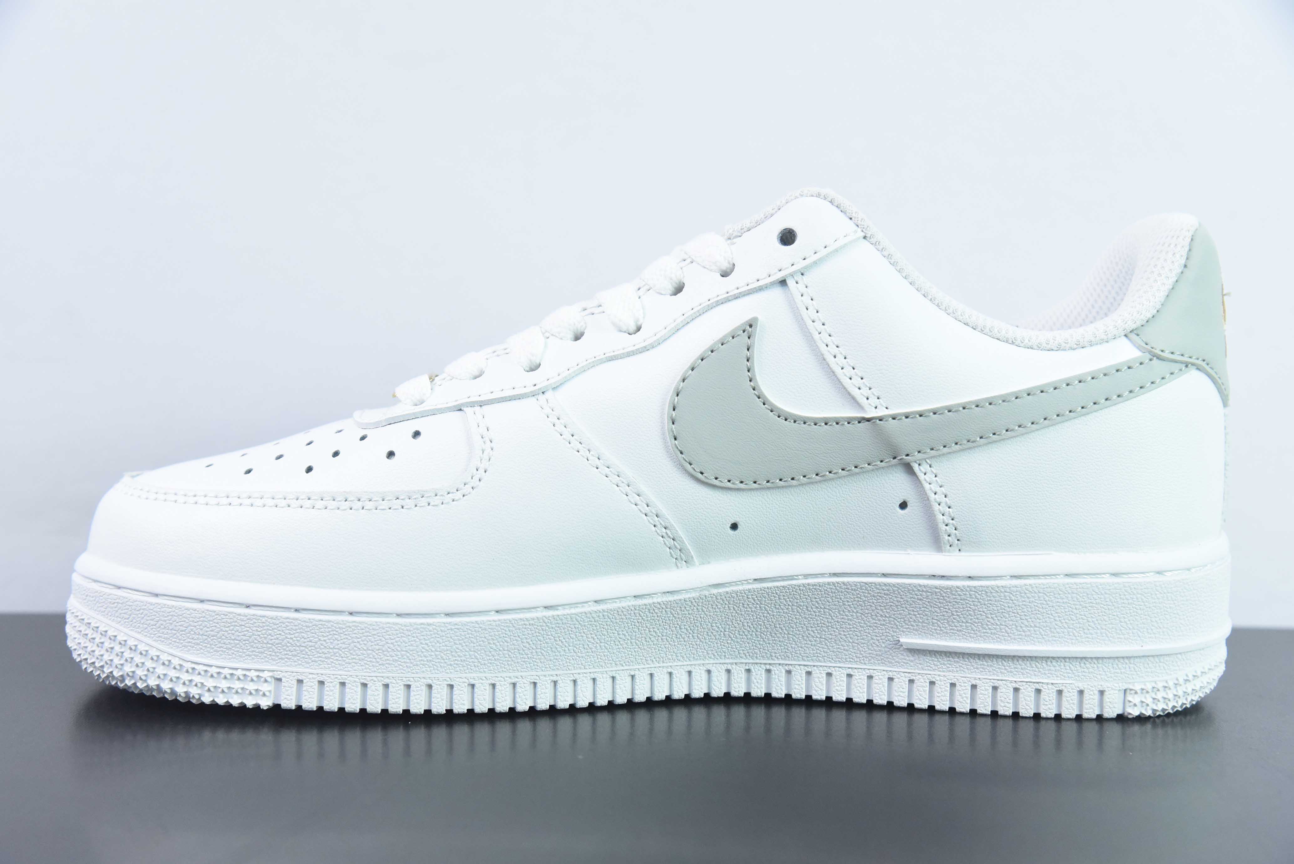 Nike Air Force 1 '07空军一号经典篮球鞋休闲运动鞋 白灰小金钩 货号: CZ0270 106