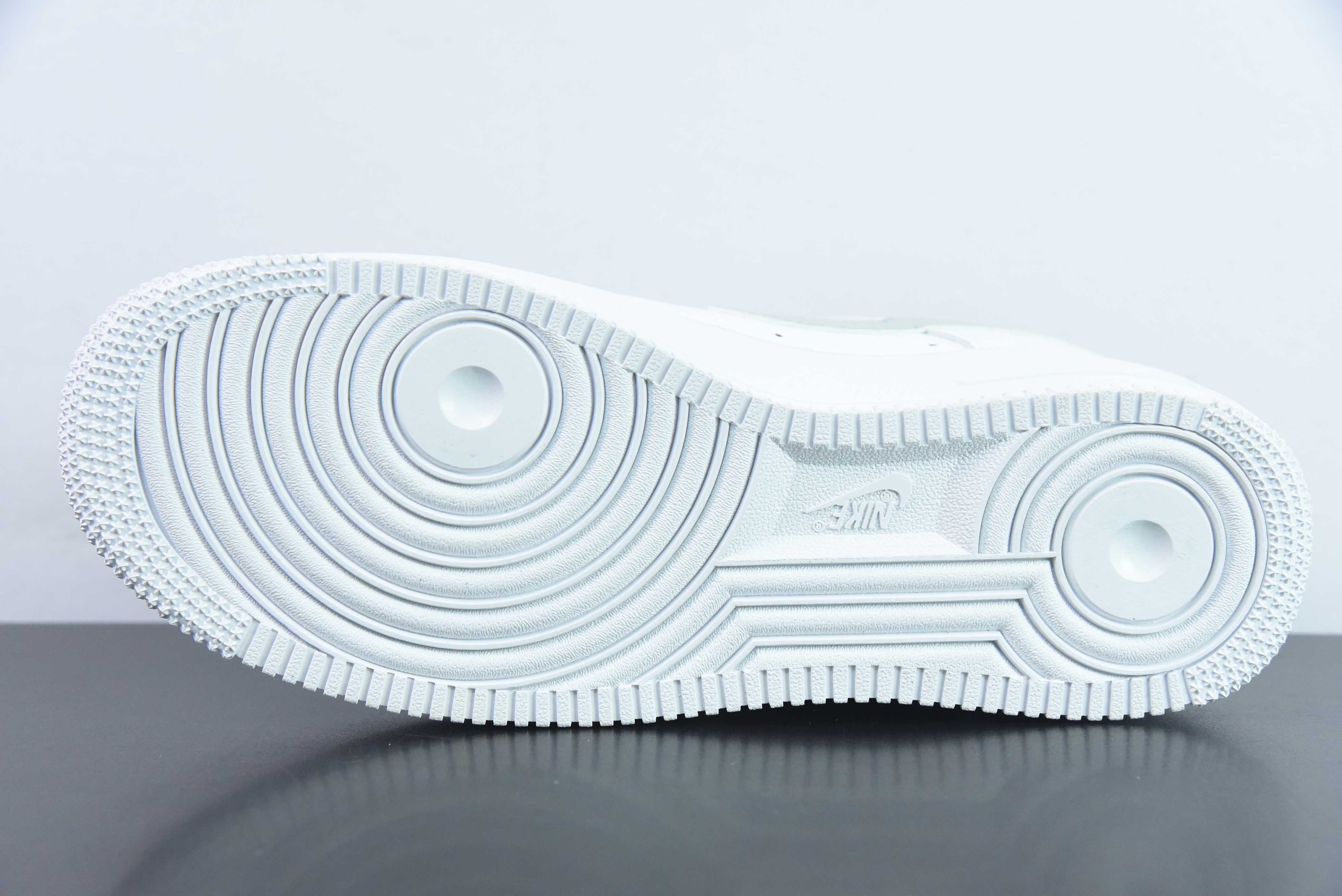 Nike Air Force 1 '07空军一号经典篮球鞋休闲运动鞋 白灰小金钩 货号: CZ0270 106