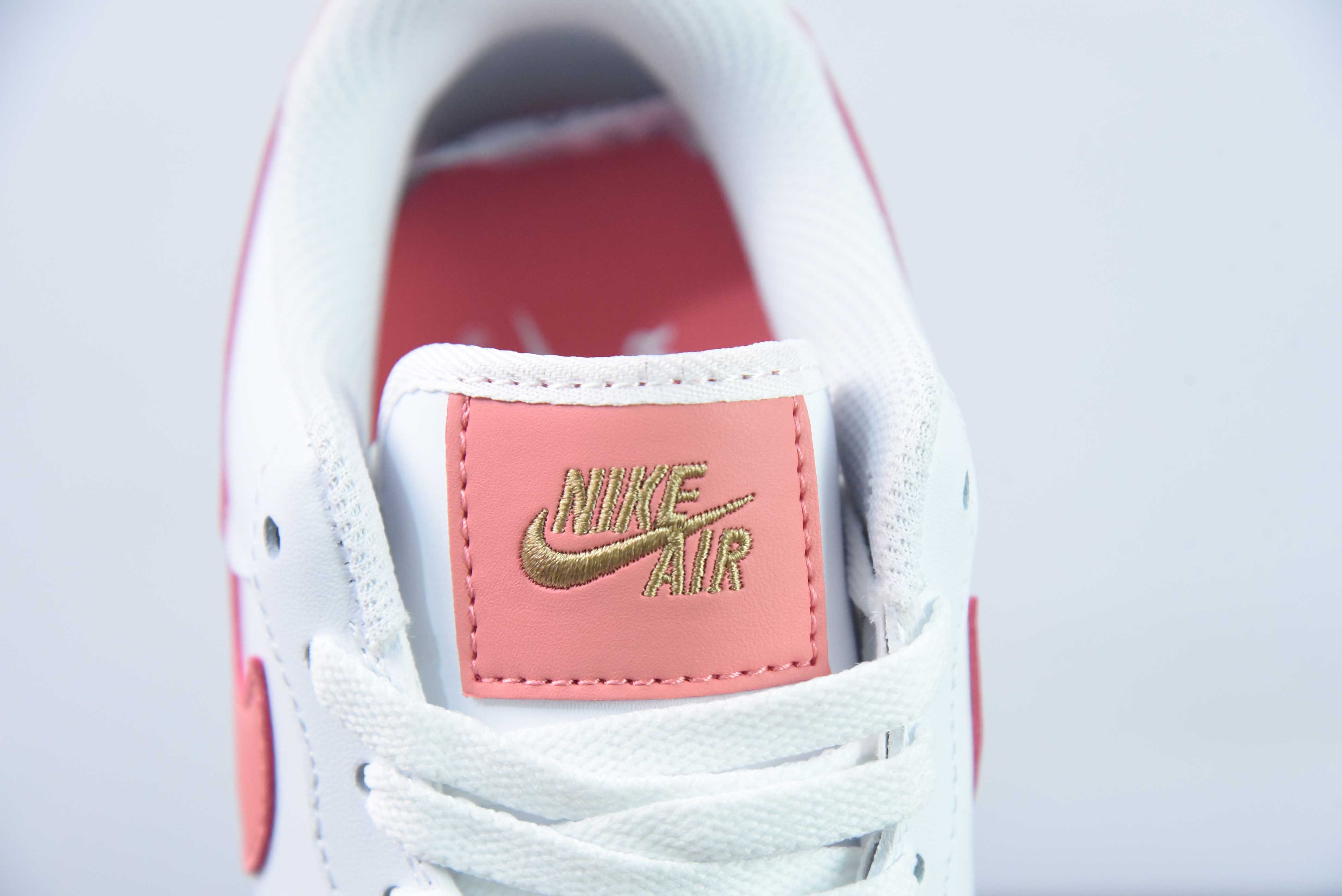Nike Air Force 1 Low 空军一号低帮百搭休闲运动板鞋 粉色小金钩 货号:CZ0270-103
