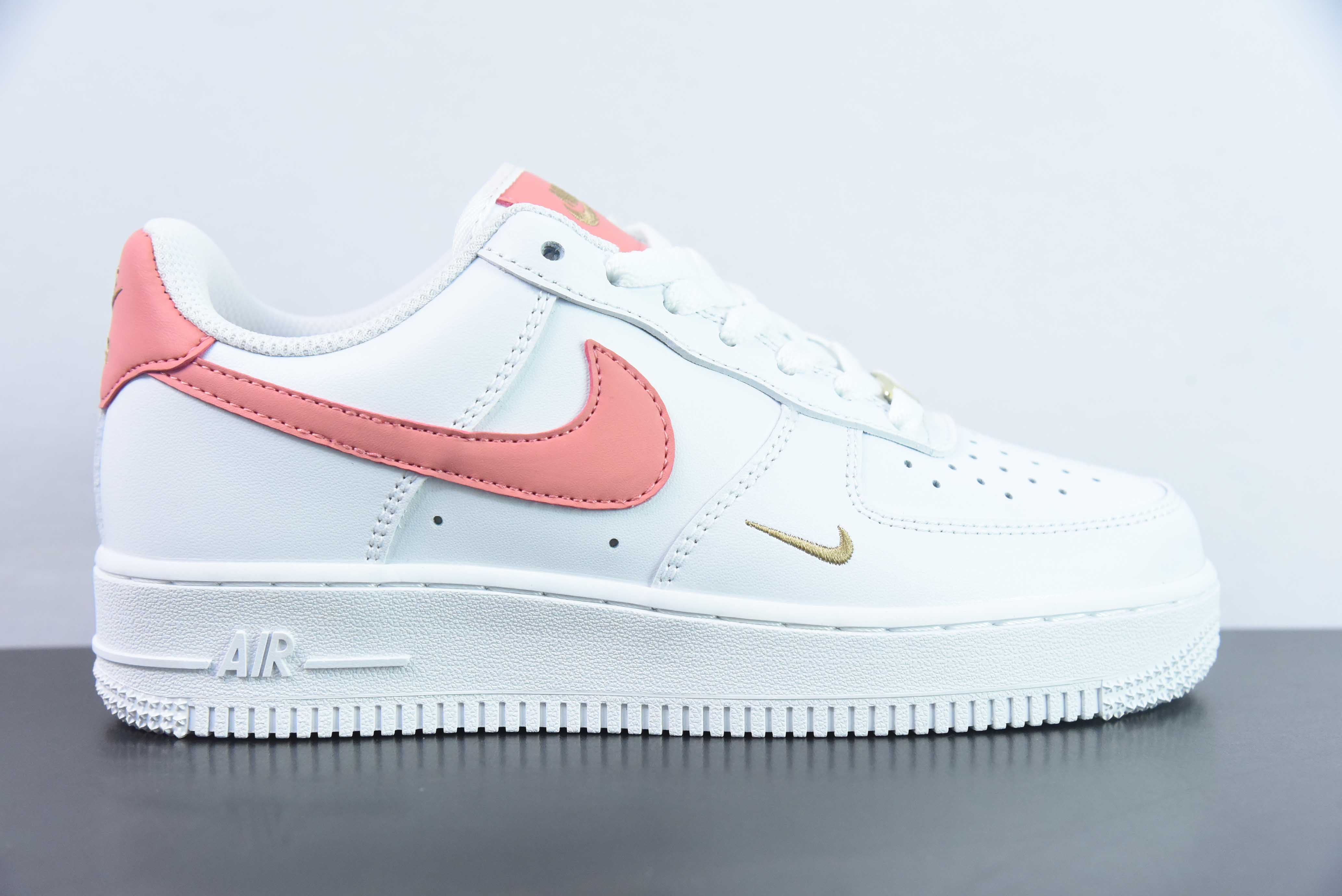 Nike Air Force 1 Low 空军一号低帮百搭休闲运动板鞋 粉色小金钩 货号:CZ0270-103