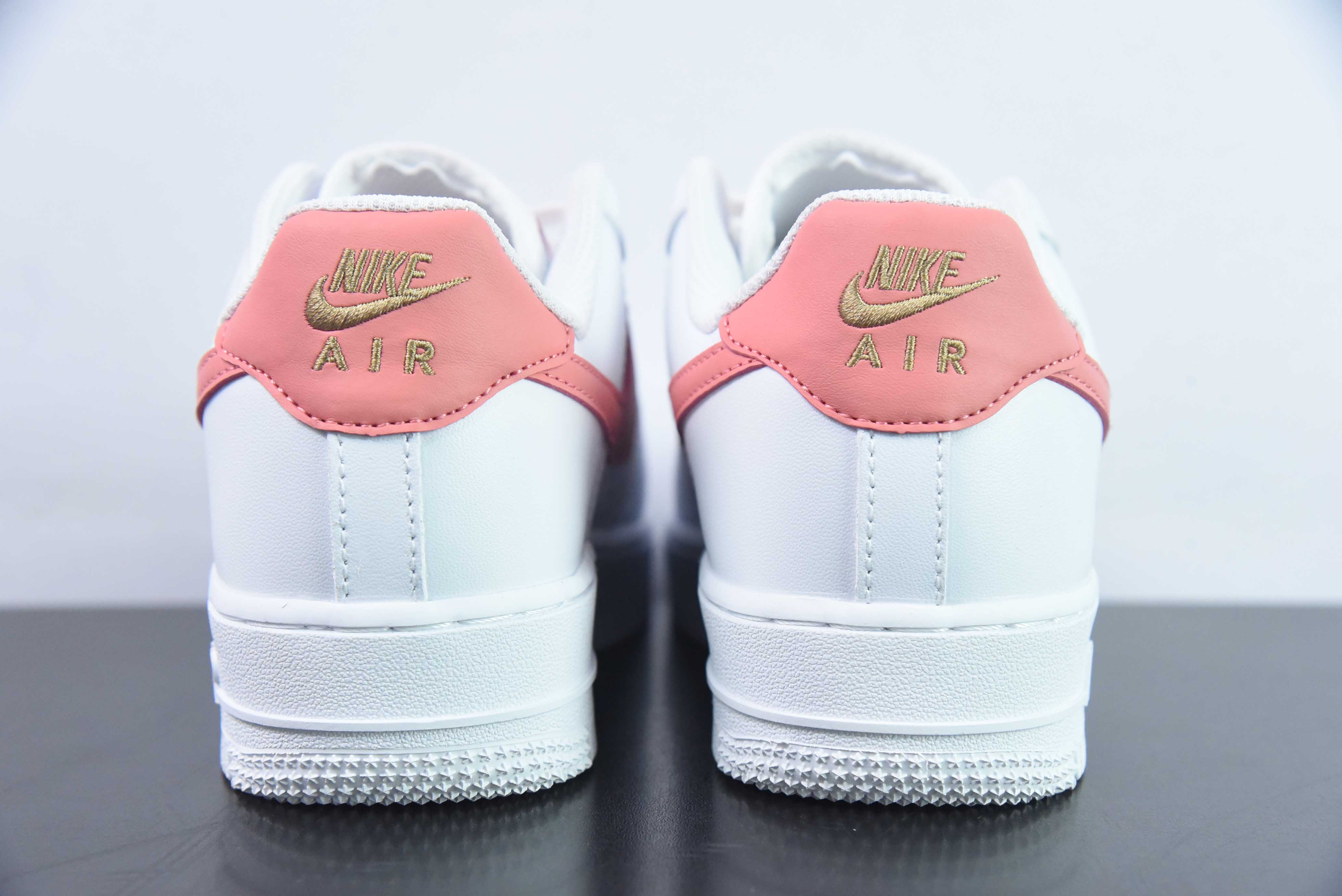 Nike Air Force 1 Low 空军一号低帮百搭休闲运动板鞋 粉色小金钩 货号:CZ0270-103