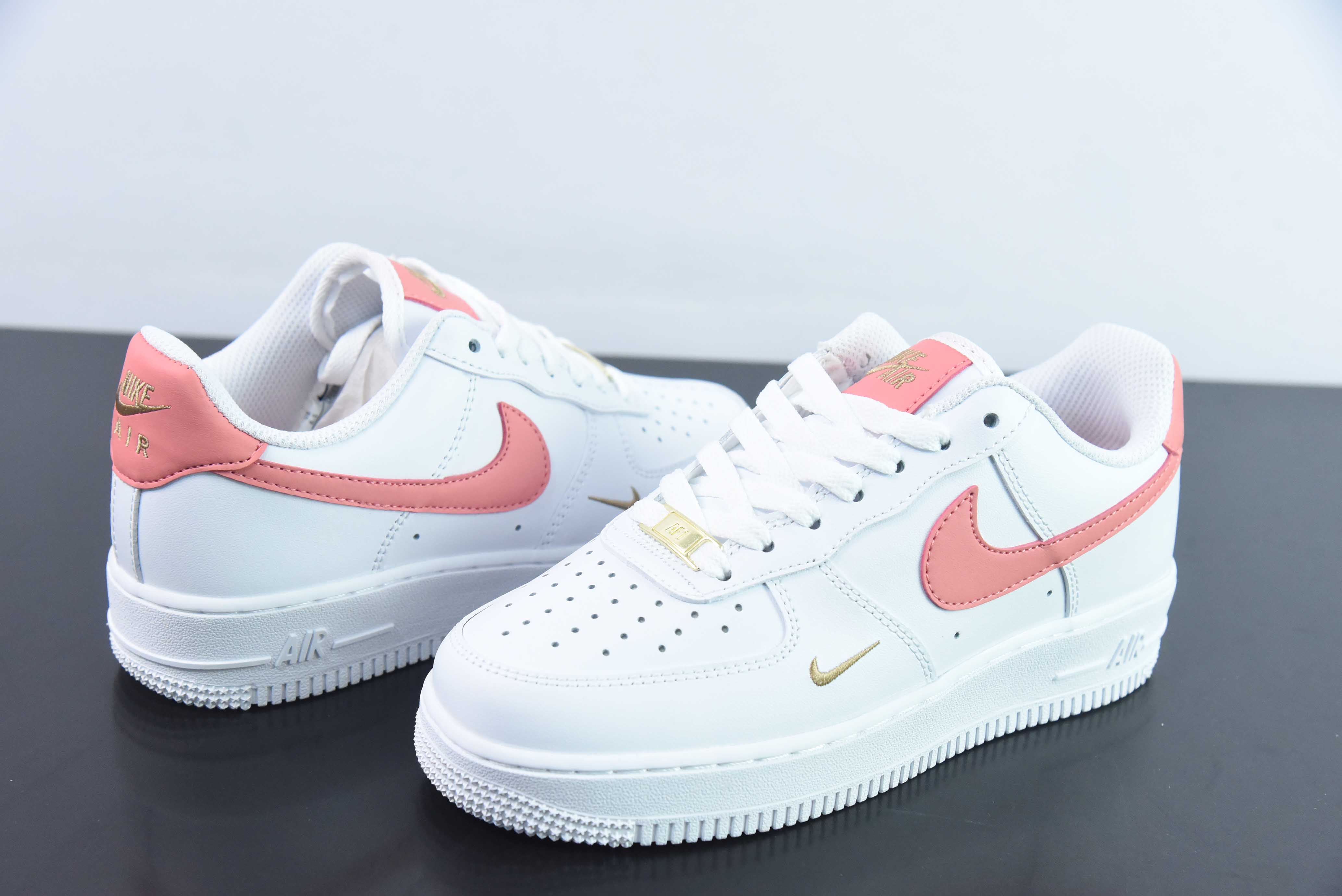 Nike Air Force 1 Low 空军一号低帮百搭休闲运动板鞋 粉色小金钩 货号:CZ0270-103