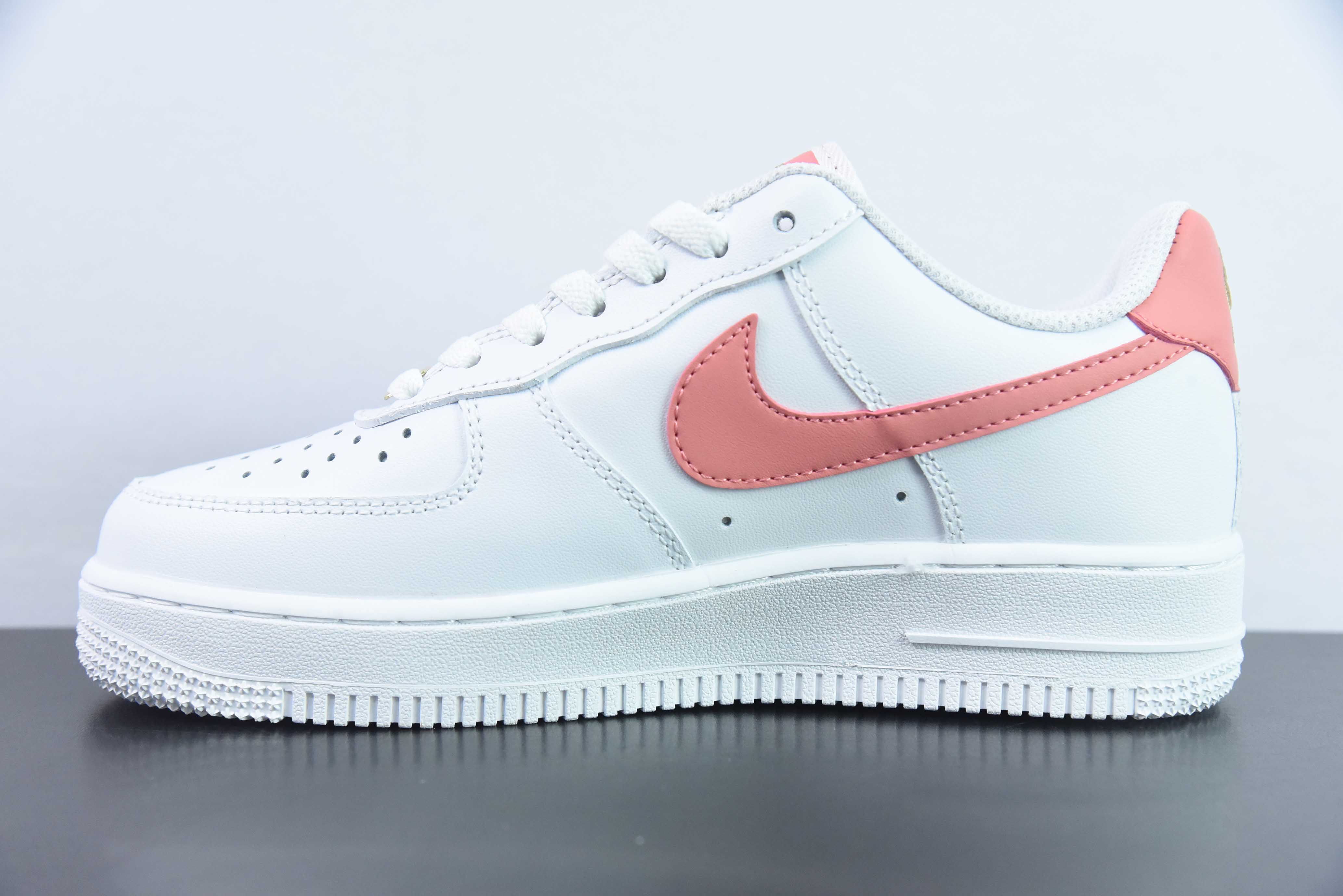 Nike Air Force 1 Low 空军一号低帮百搭休闲运动板鞋 粉色小金钩 货号:CZ0270-103