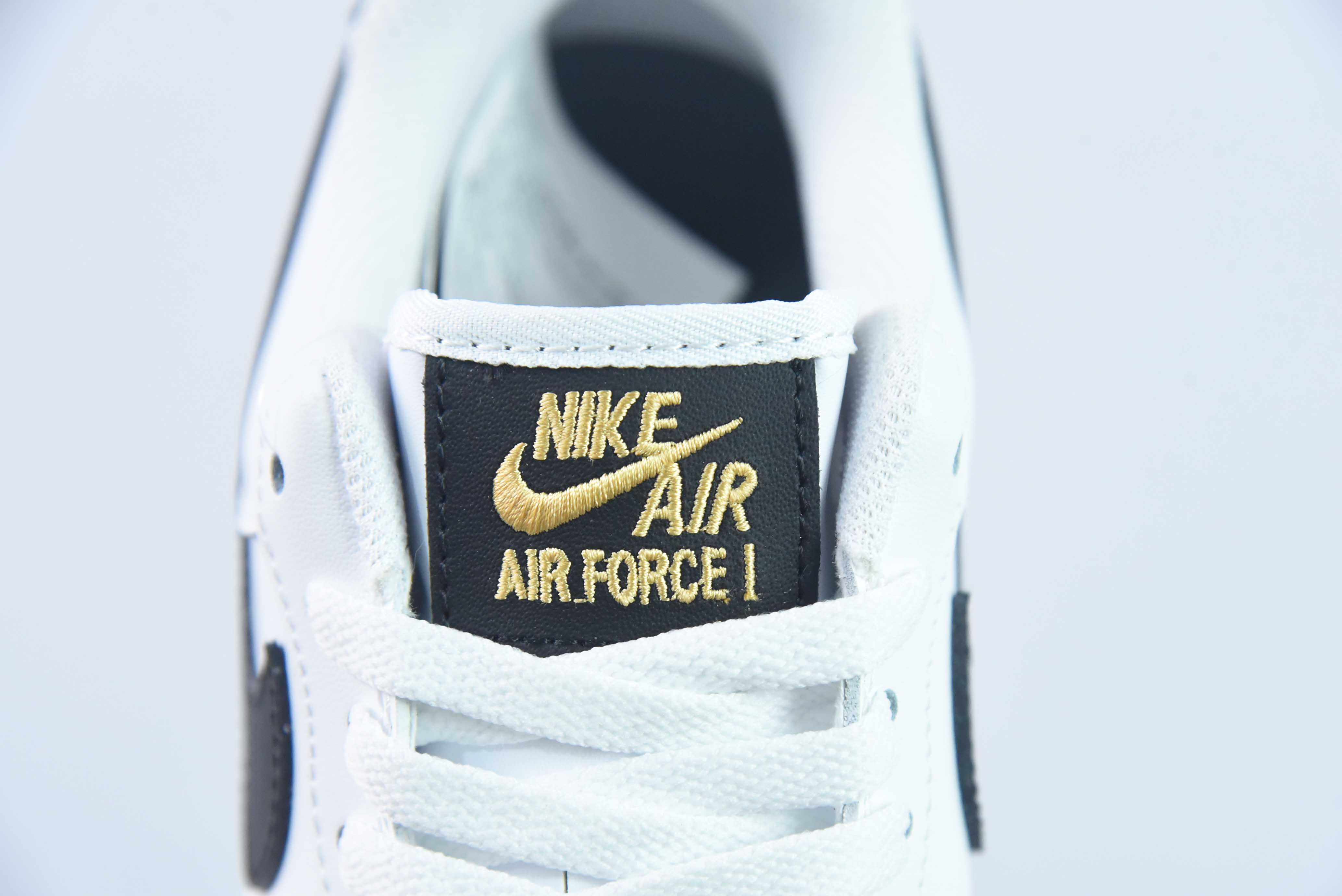 Nike Air Force 1 Low 空军一号低帮百搭休闲运动板鞋 黑色小金钩 货号:CZ0270-102