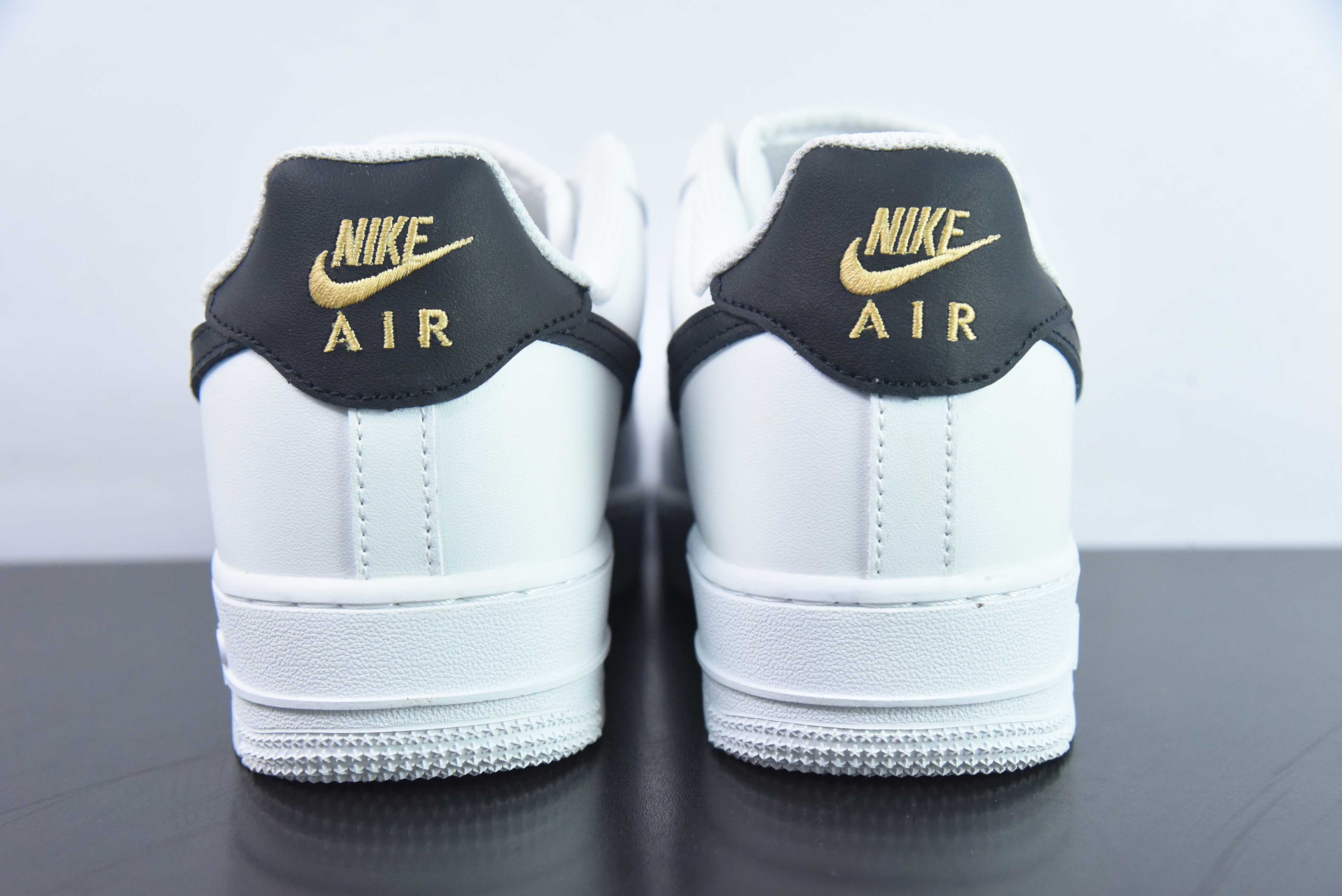 Nike Air Force 1 Low 空军一号低帮百搭休闲运动板鞋 黑色小金钩 货号:CZ0270-102