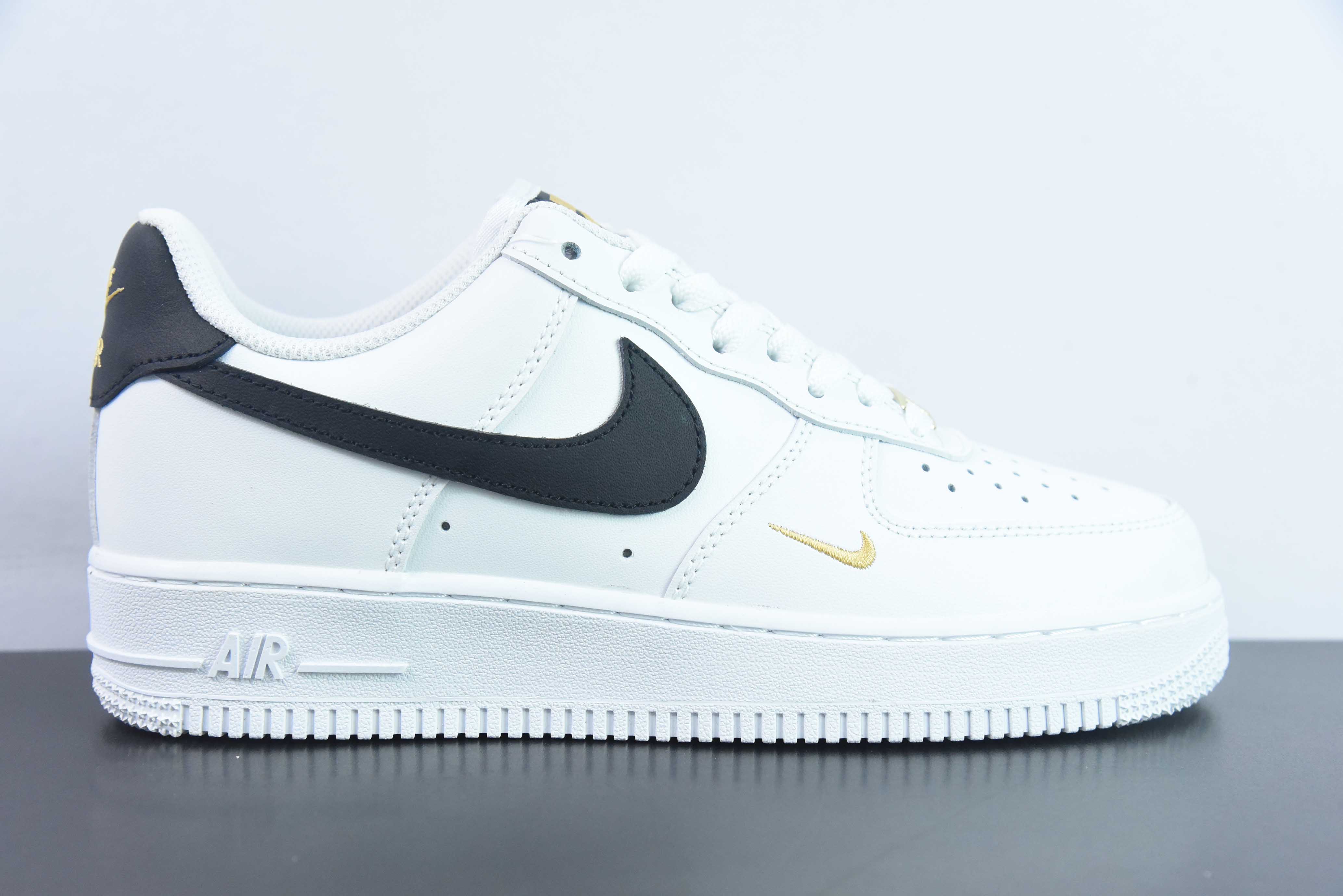 Nike Air Force 1 Low 空军一号低帮百搭休闲运动板鞋 黑色小金钩 货号:CZ0270-102
