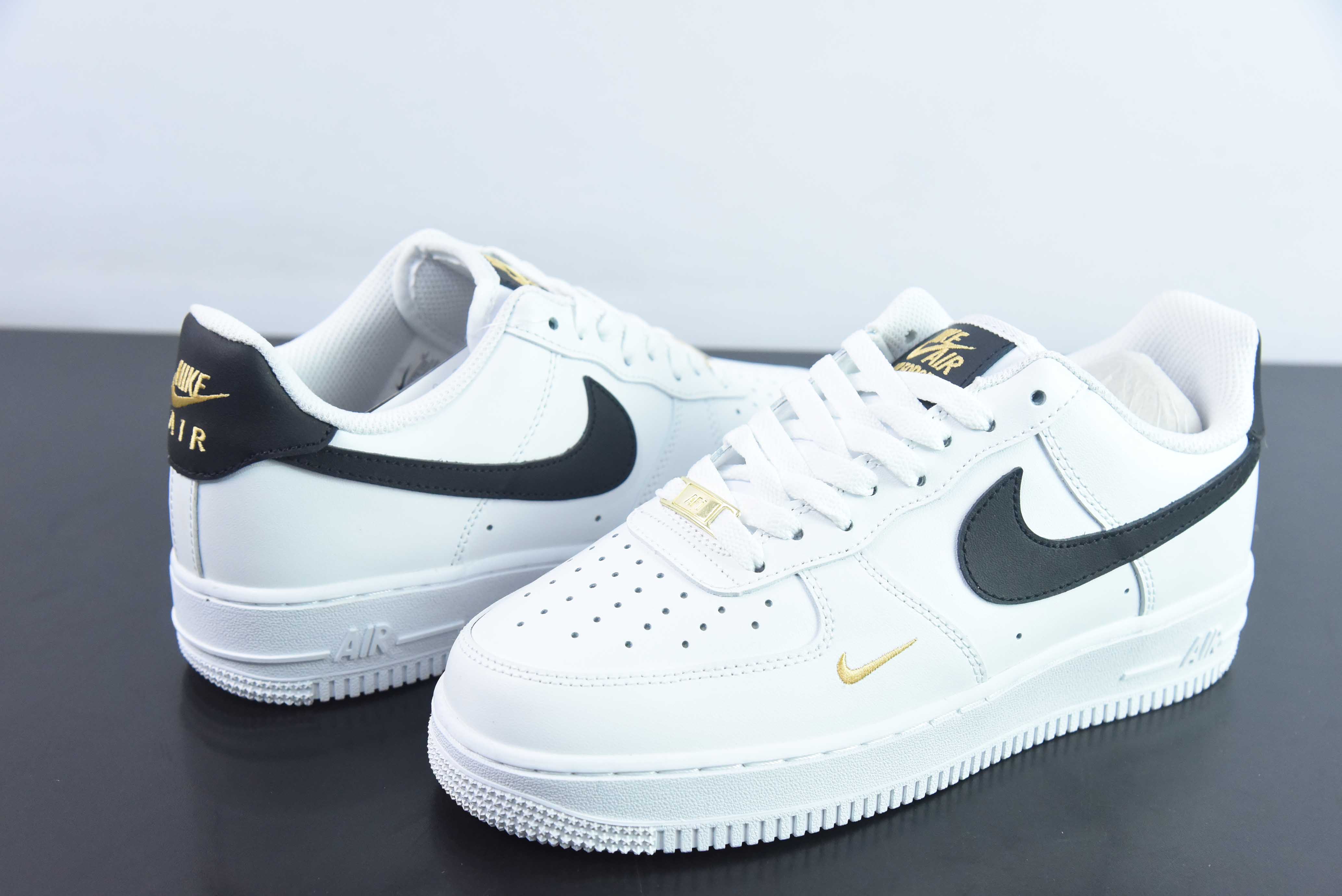 Nike Air Force 1 Low 空军一号低帮百搭休闲运动板鞋 黑色小金钩 货号:CZ0270-102