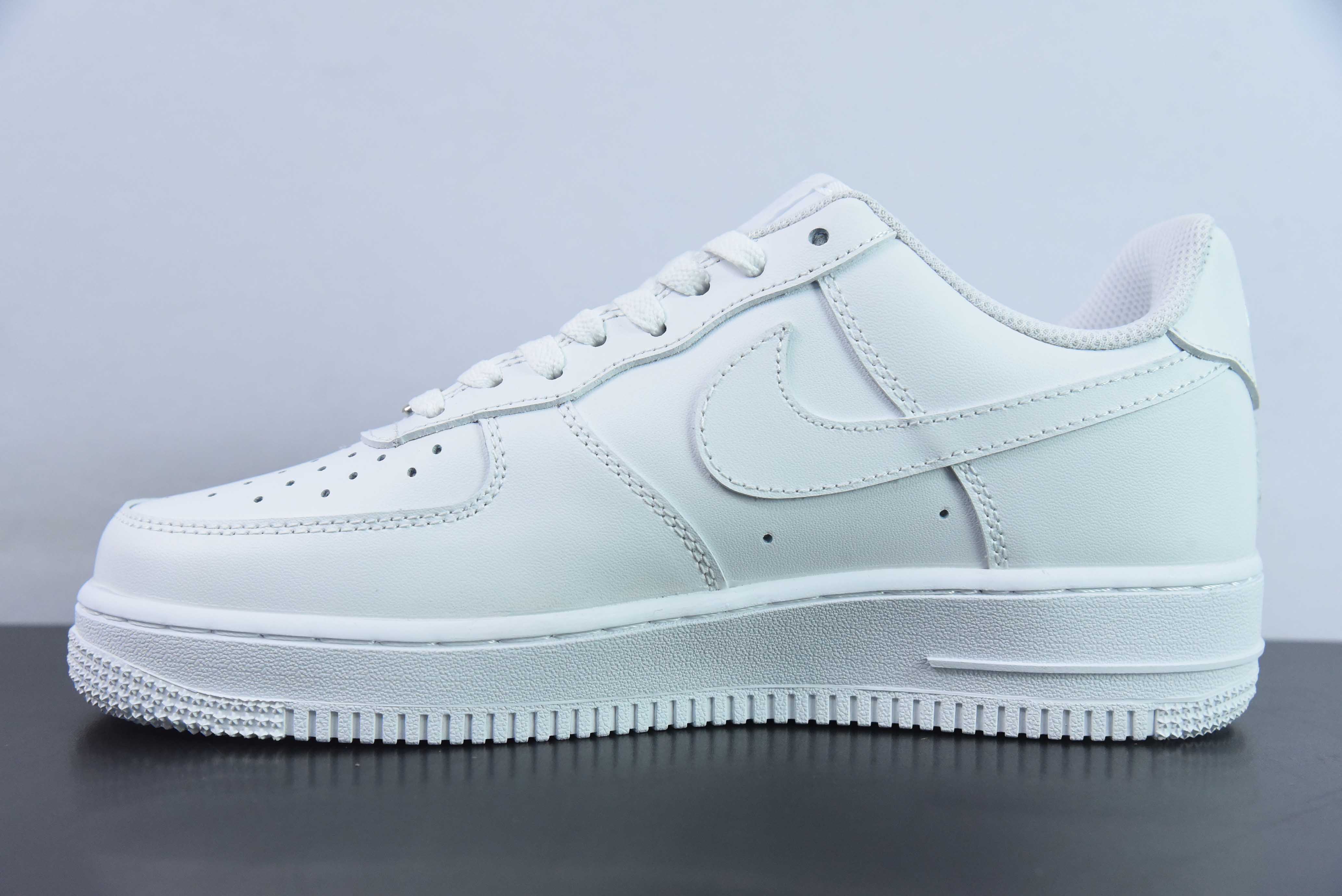 Nike Air Force 1 Low 空军一号低帮百搭休闲运动板鞋 纯白经典 货号:CW2288-111