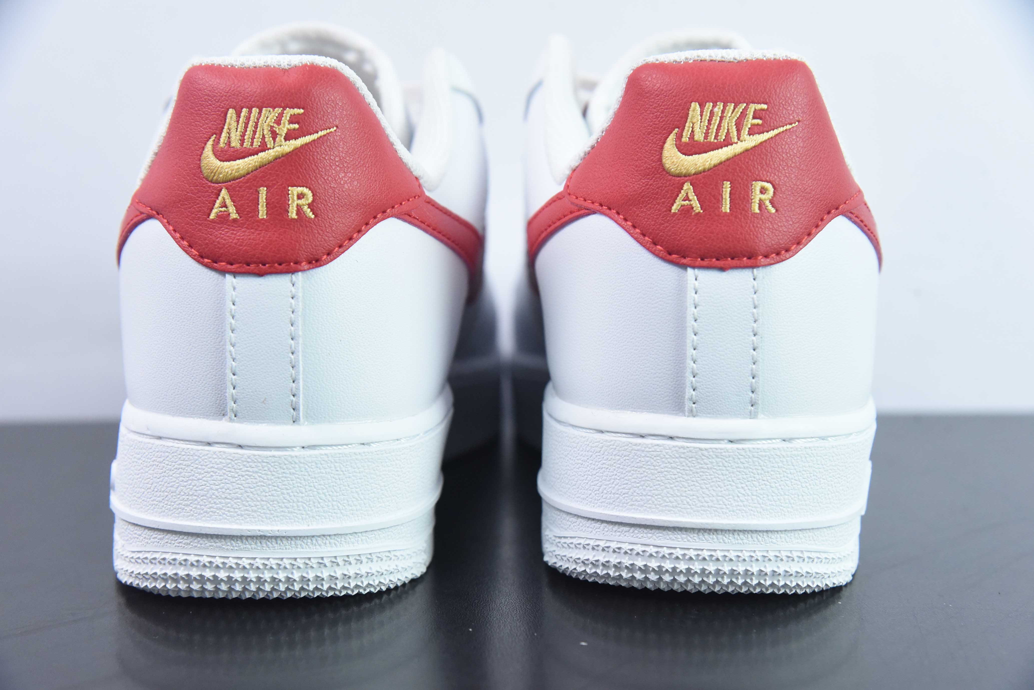 Nike Air Force 1 Low 空军一号低帮百搭休闲运动板鞋 白红小金钩 货号:CZ0270-104