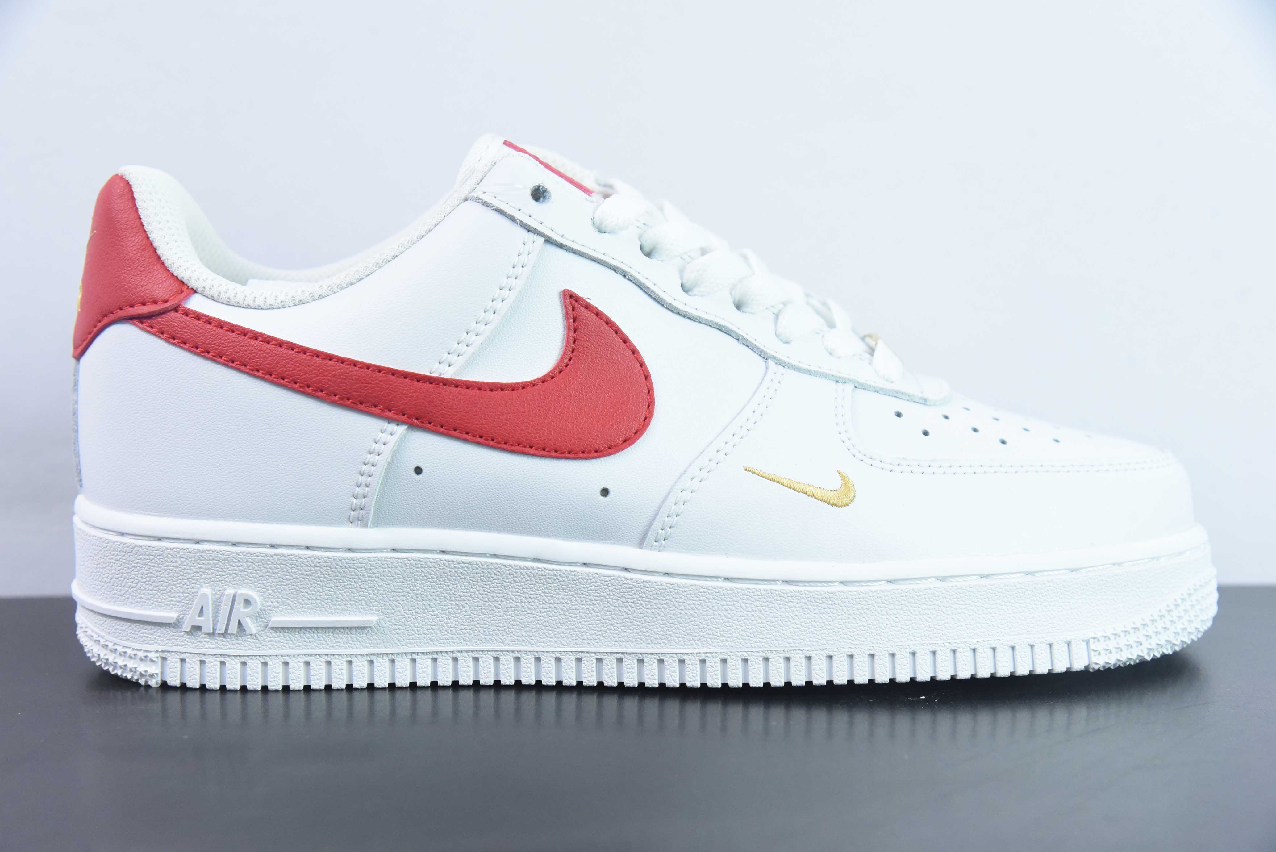Nike Air Force 1 Low 空军一号低帮百搭休闲运动板鞋 白红小金钩 货号:CZ0270-104