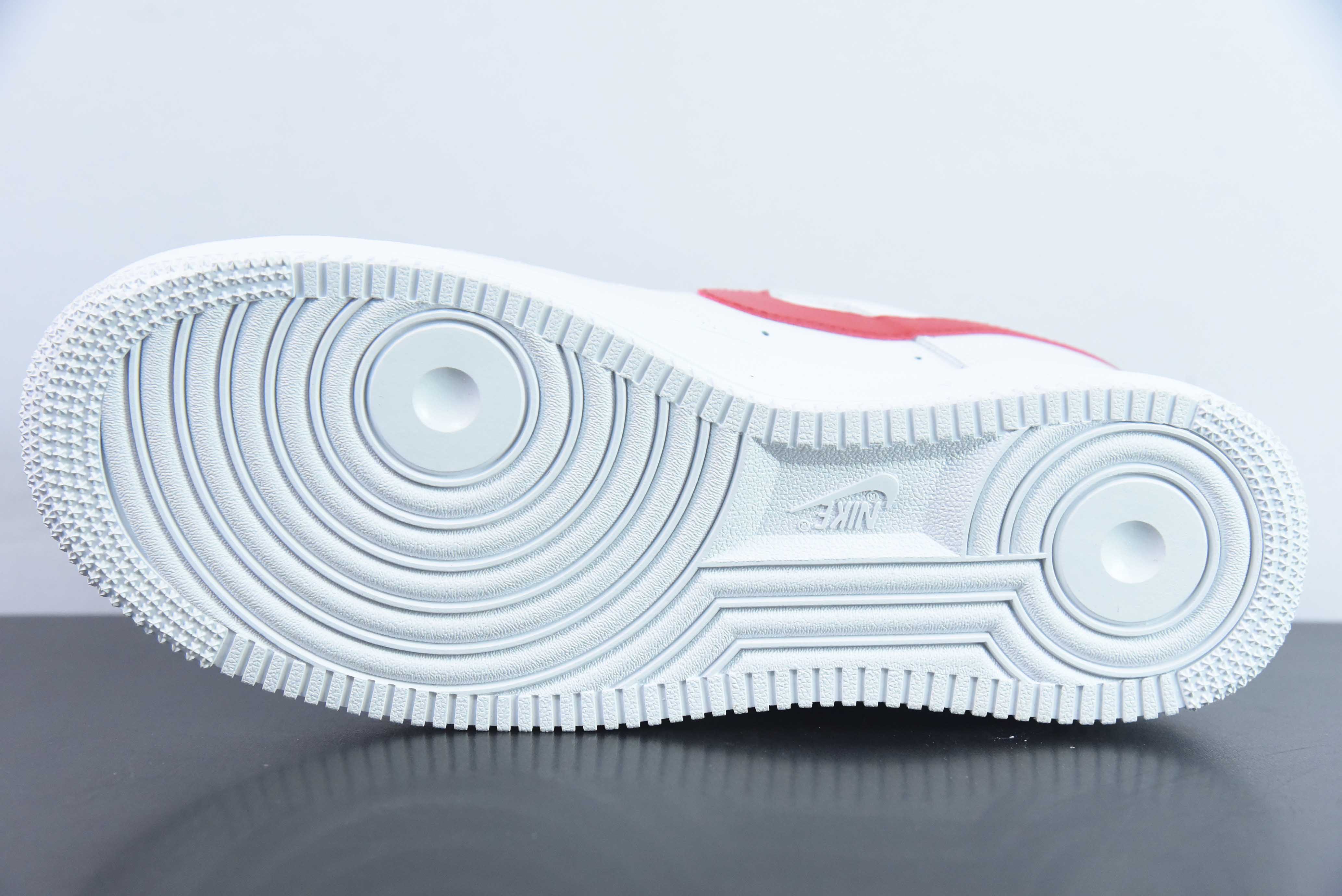 Nike Air Force 1 Low 空军一号低帮百搭休闲运动板鞋 白红小金钩 货号:CZ0270-104