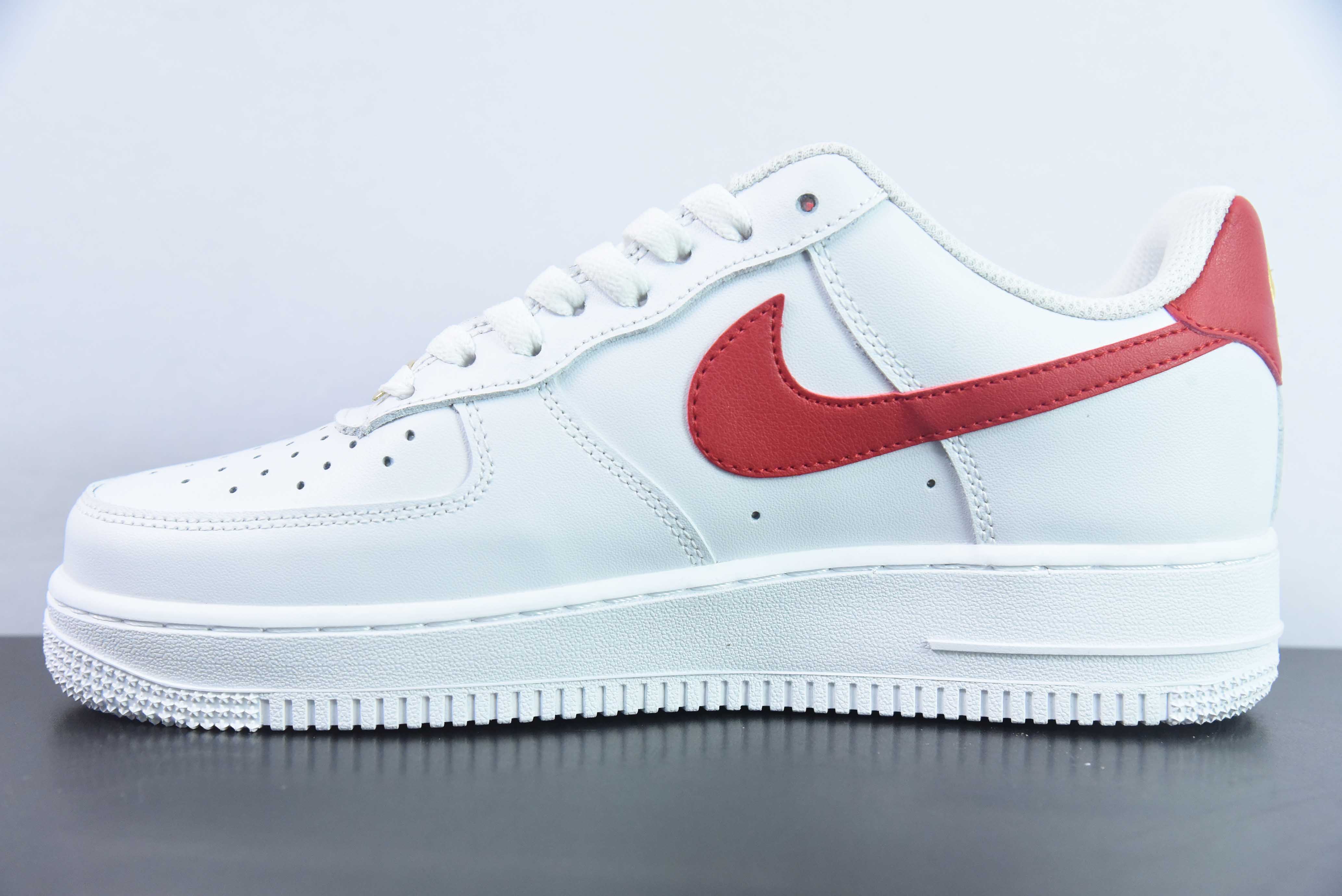 Nike Air Force 1 Low 空军一号低帮百搭休闲运动板鞋 白红小金钩 货号:CZ0270-104