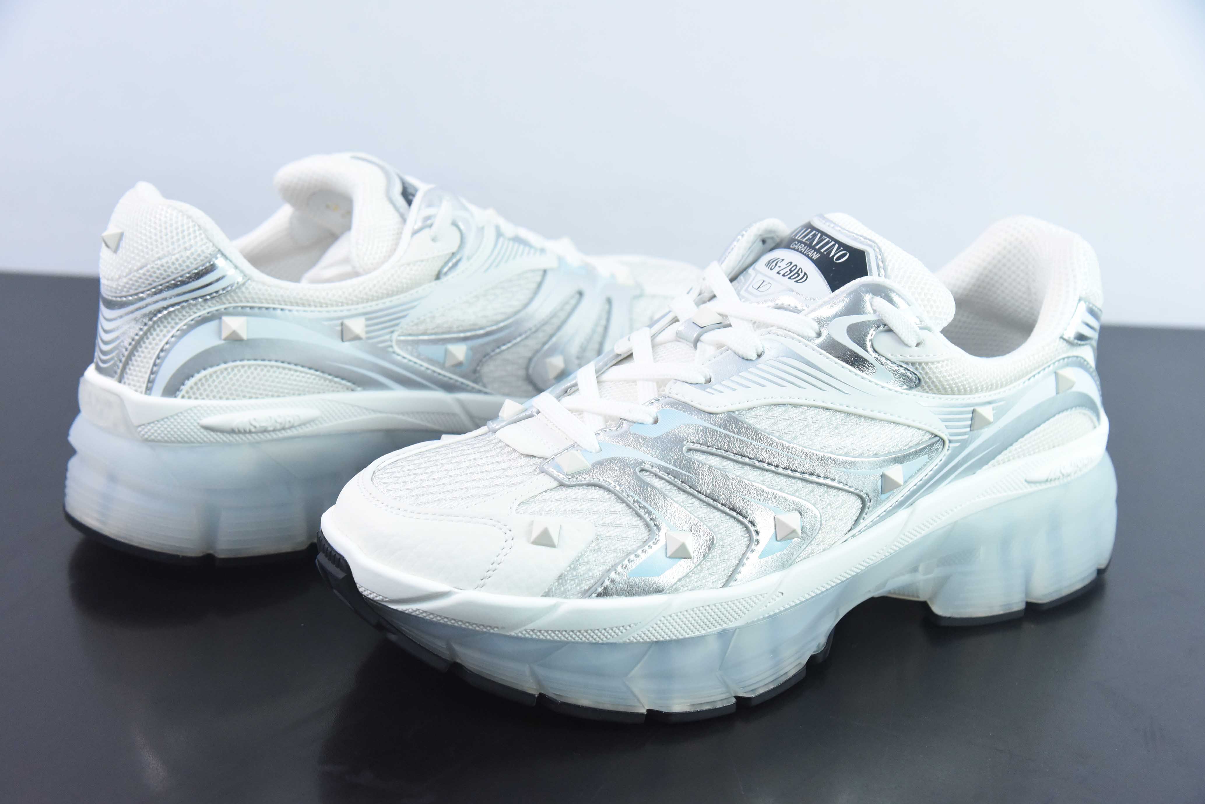 华伦天奴/Valentino Garavani MS-2960 Low-top Sneaker 铆钉系列低帮厚底老爹风增高百搭休闲运动鞋
