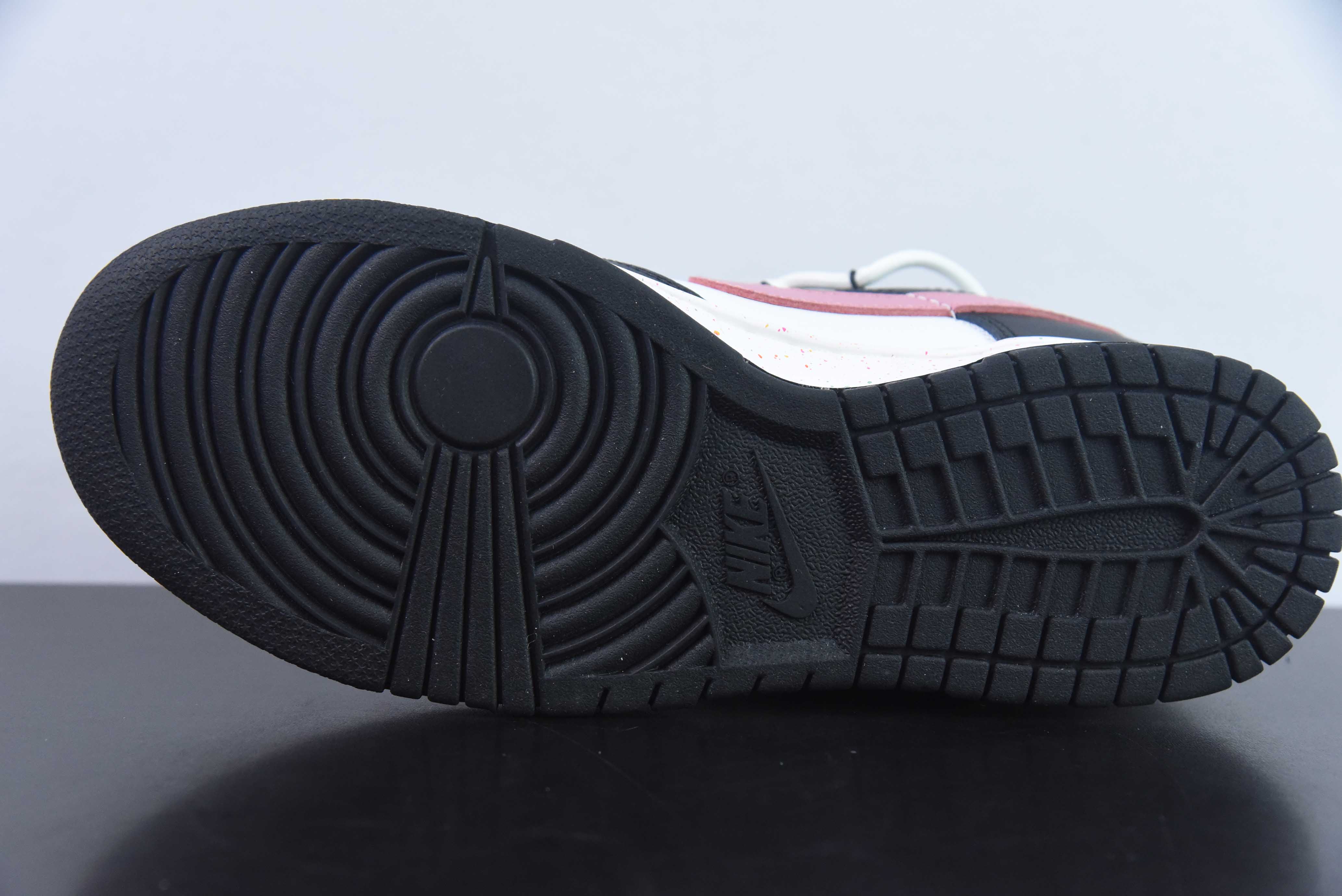 NK SB Dunk Low 解构活力三钩黑白粉 货号：FD4623-153