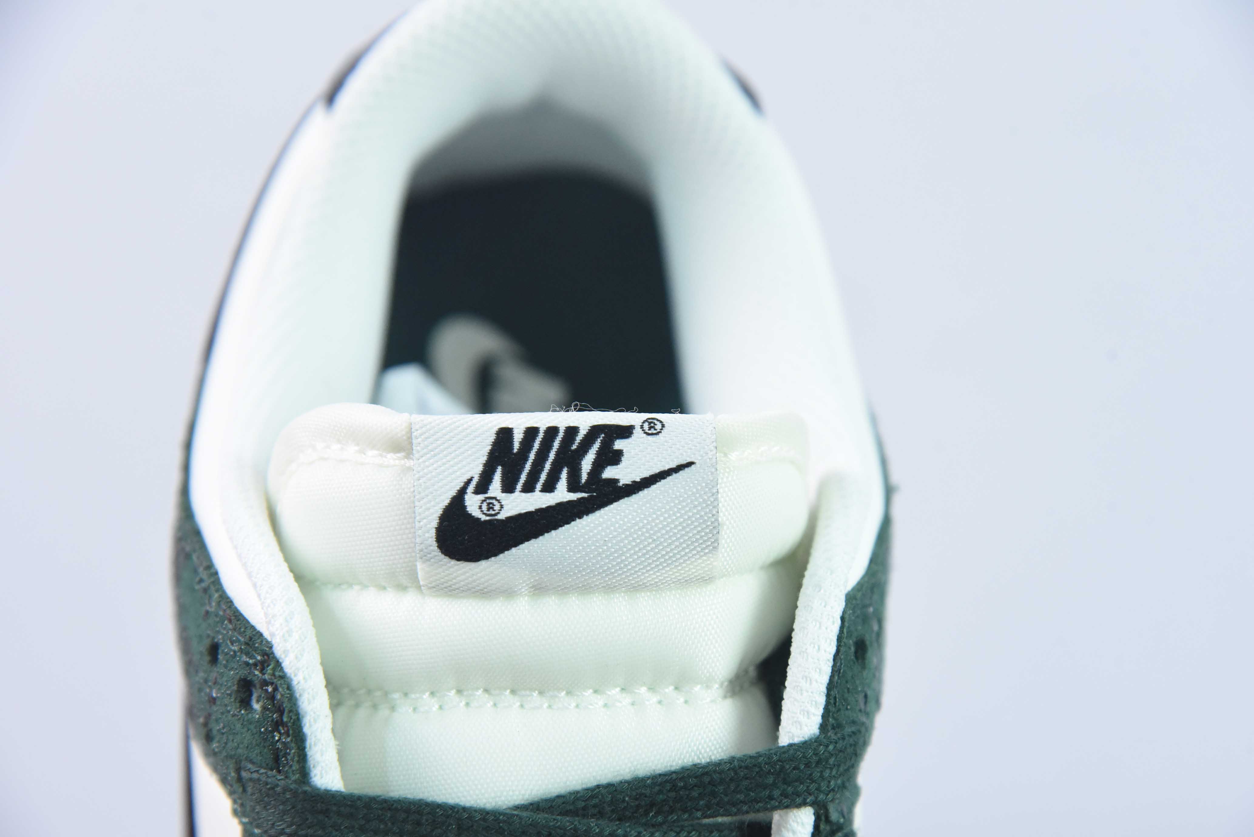 Nike SB Dunk Low “SKU” 白深绿色 绿蛇纹运动鞋 货号:FQ8893 397