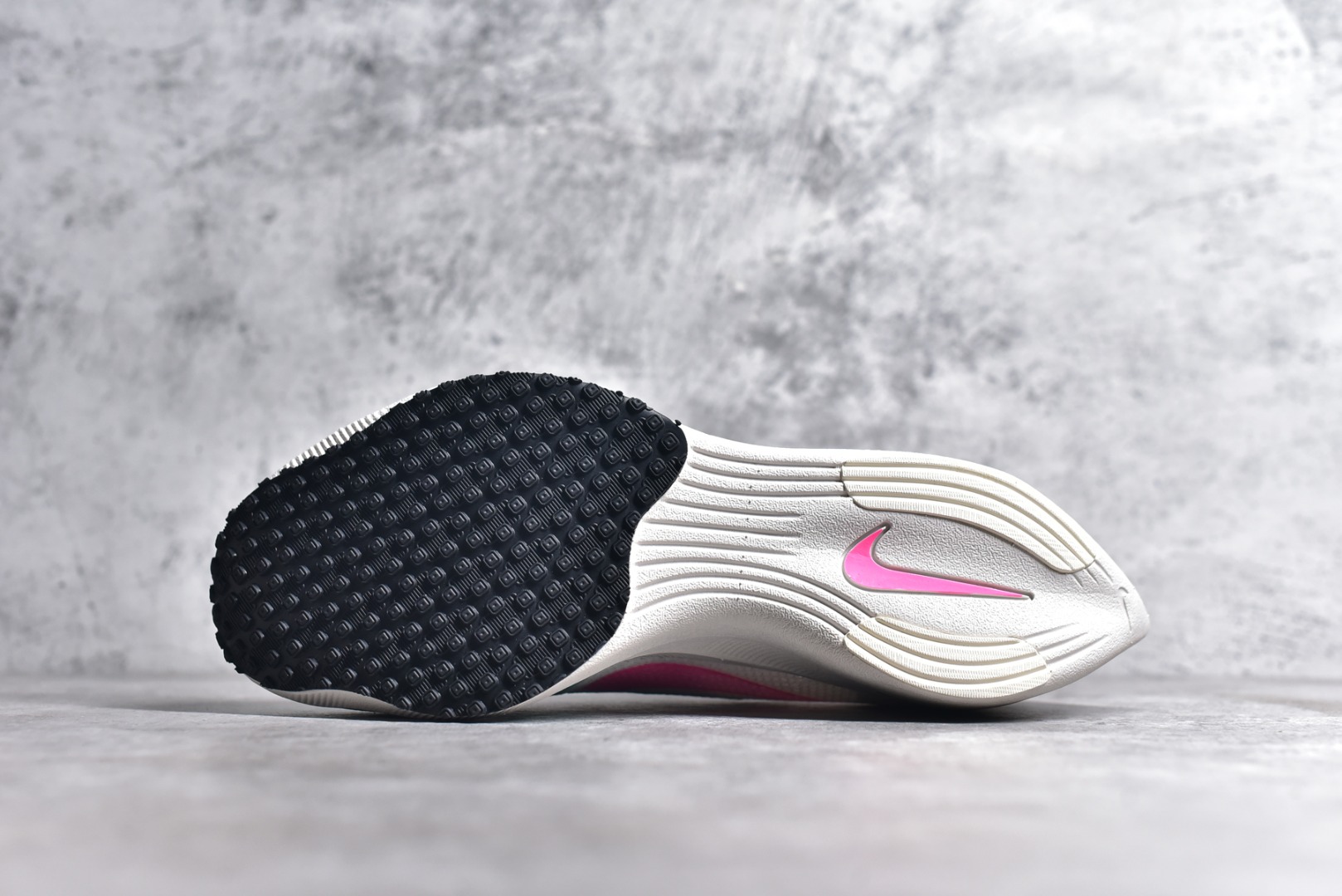 图片[5]-#秒杀 ️纯原福利️NK Zoom VaporFly 4% Flyknit Bright Crimson编织飞线马拉松三代超级休运动跑鞋 保留了NK 4%Systeml的突破性产品科技 且在这个基础上搭载了Nike Flyknit鞋面 让这双为比赛竞速而打造的战靴更加轻盈、透气突破性的Zoom X泡棉带来NK跑步至今为止最为出色的能量回馈。尺码：36 36.5 37.5 38 38.5 39 40 40.5 41 42 42.5 43 44 44.5 45-选品中心