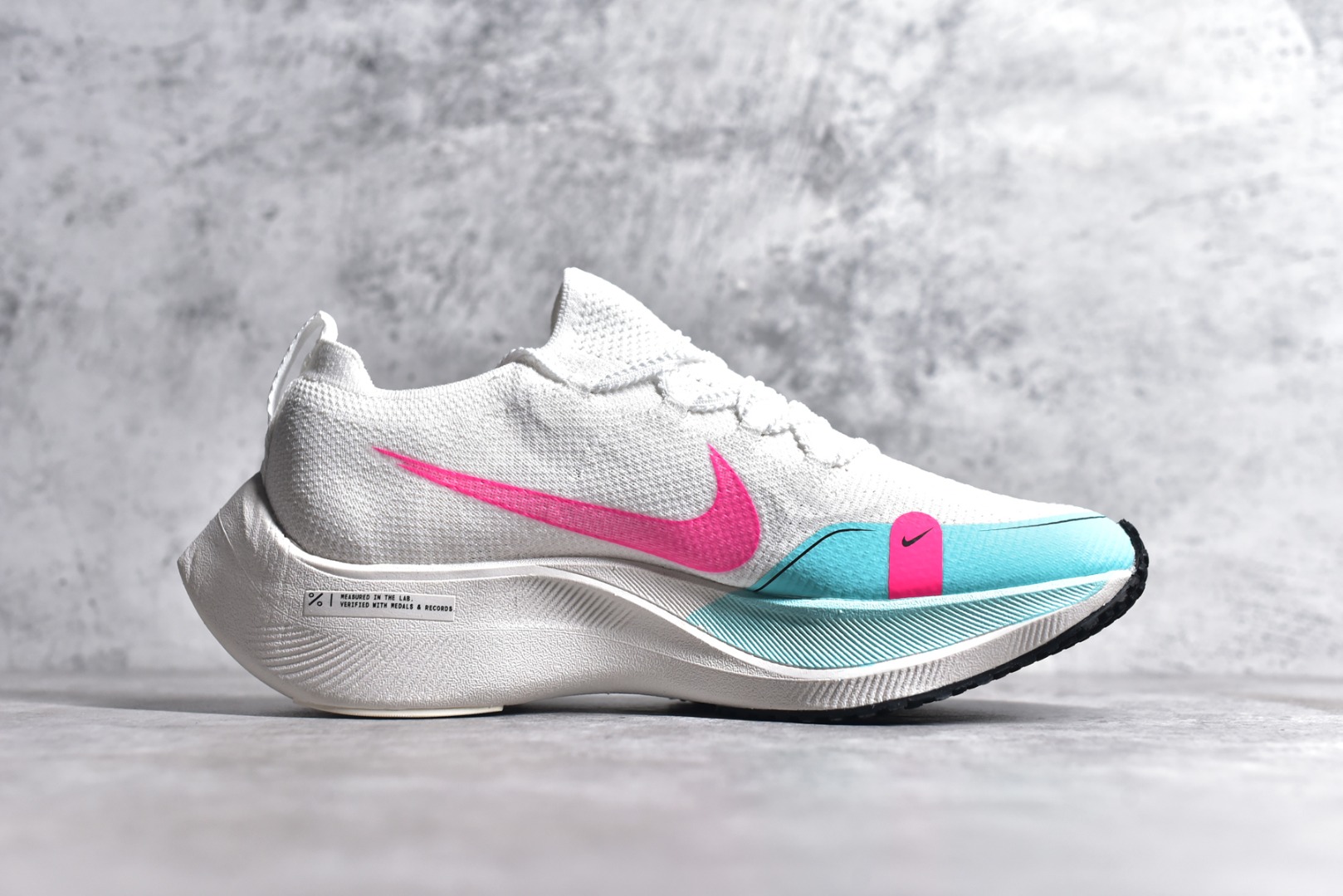 图片[3]-#秒杀 ️纯原福利️NK Zoom VaporFly 4% Flyknit Bright Crimson编织飞线马拉松三代超级休运动跑鞋 保留了NK 4%Systeml的突破性产品科技 且在这个基础上搭载了Nike Flyknit鞋面 让这双为比赛竞速而打造的战靴更加轻盈、透气突破性的Zoom X泡棉带来NK跑步至今为止最为出色的能量回馈。尺码：36 36.5 37.5 38 38.5 39 40 40.5 41 42 42.5 43 44 44.5 45-选品中心