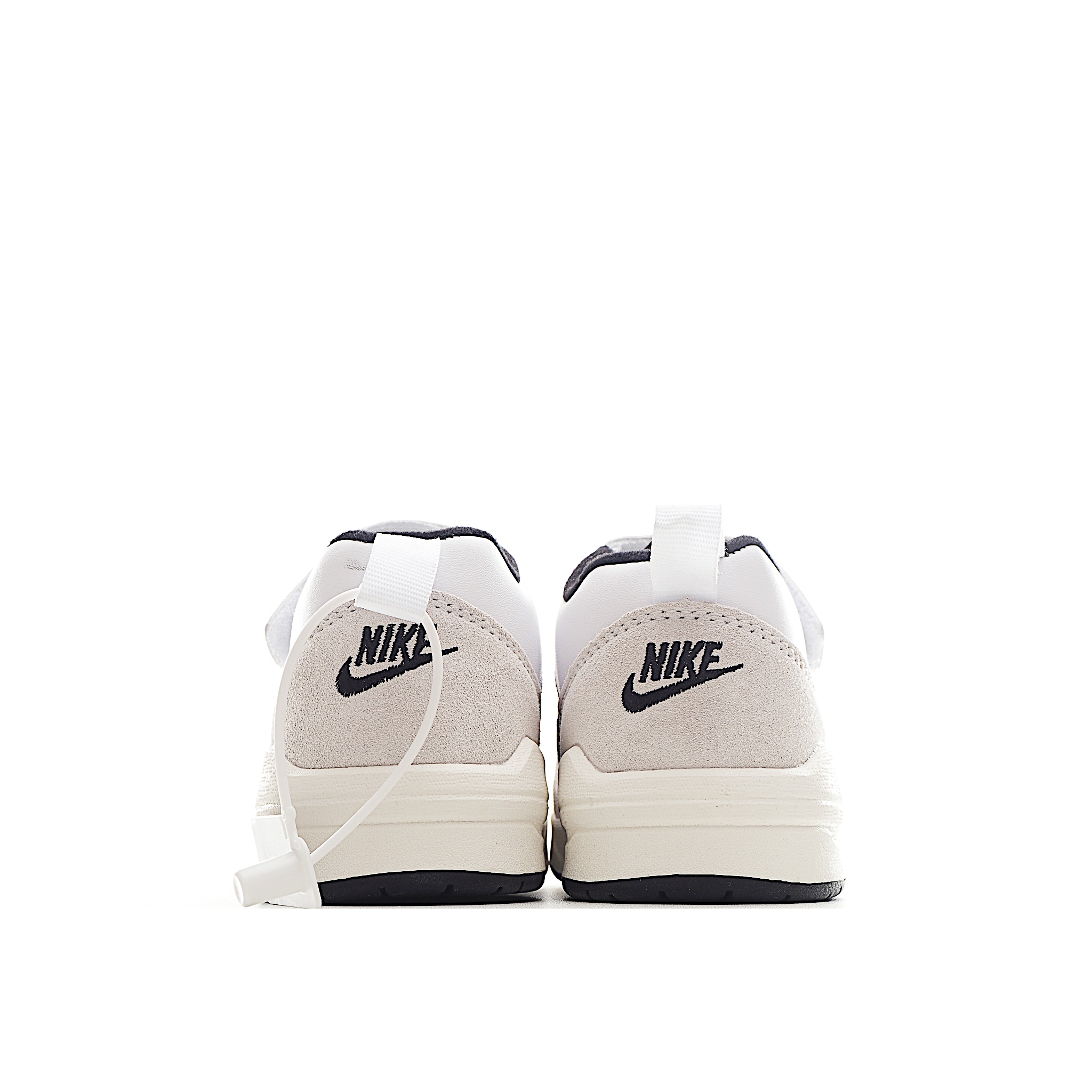 图片[9]-NK Jordan 90 儿童休闲鞋 NK Jordan 90 运动童鞋专为小宝贝打造，兼具舒适脚感与出众格调。鞋款从A1和AJ5中汲取设计灵感，是小宝贝日常玩耍的理想之选。鞋面采用结实皮革和合成材质，舒适耐穿，助力轻松玩乐。 尺码：小童24-27 大童28-37.5 货号：小童：3100 大童：5100-选品中心