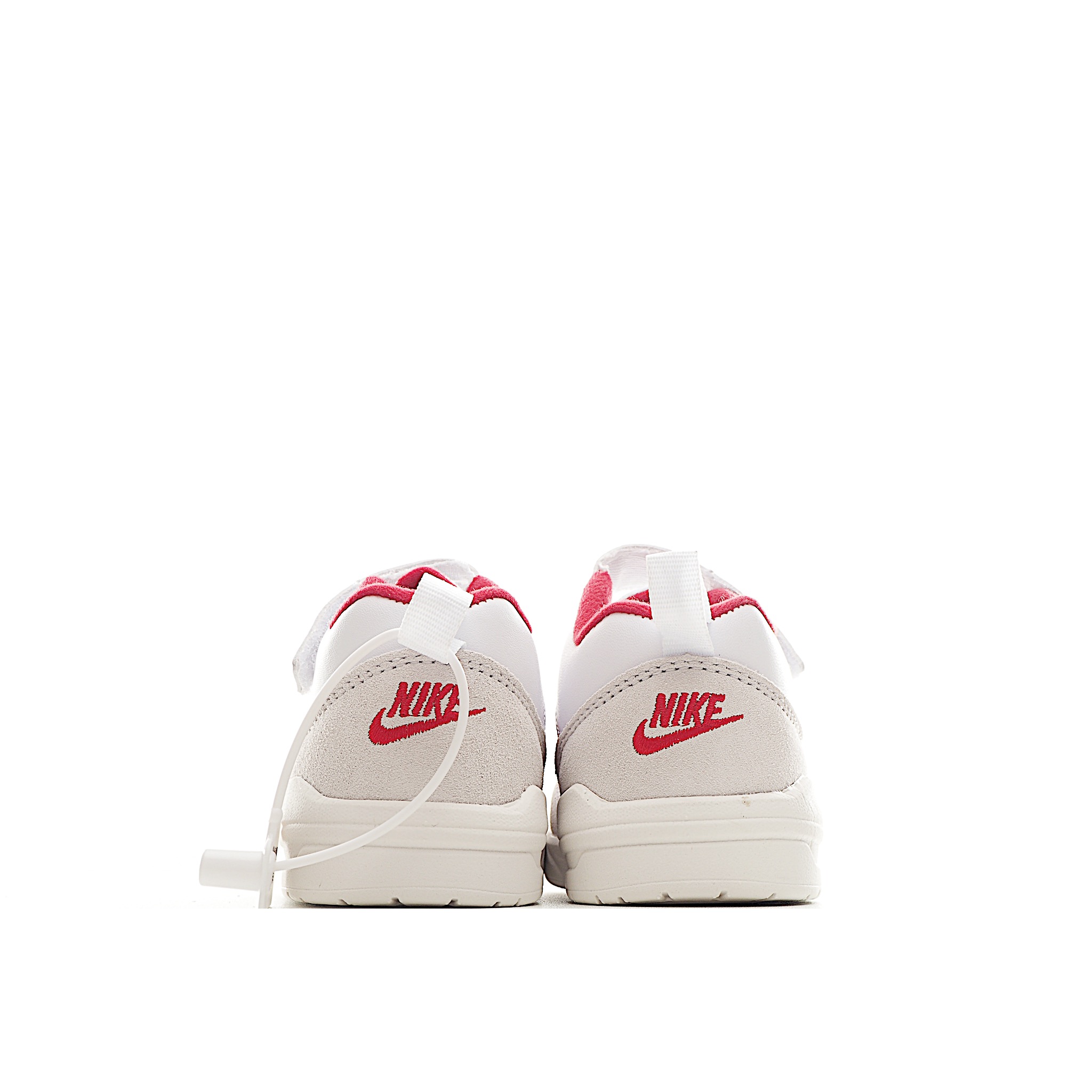 图片[5]-NK Jordan 90 儿童休闲鞋 NK Jordan 90 运动童鞋专为小宝贝打造，兼具舒适脚感与出众格调。鞋款从A1和AJ5中汲取设计灵感，是小宝贝日常玩耍的理想之选。鞋面采用结实皮革和合成材质，舒适耐穿，助力轻松玩乐。 尺码：小童24-27 大童28-37.5 货号：小童：3100 大童：5100-选品中心