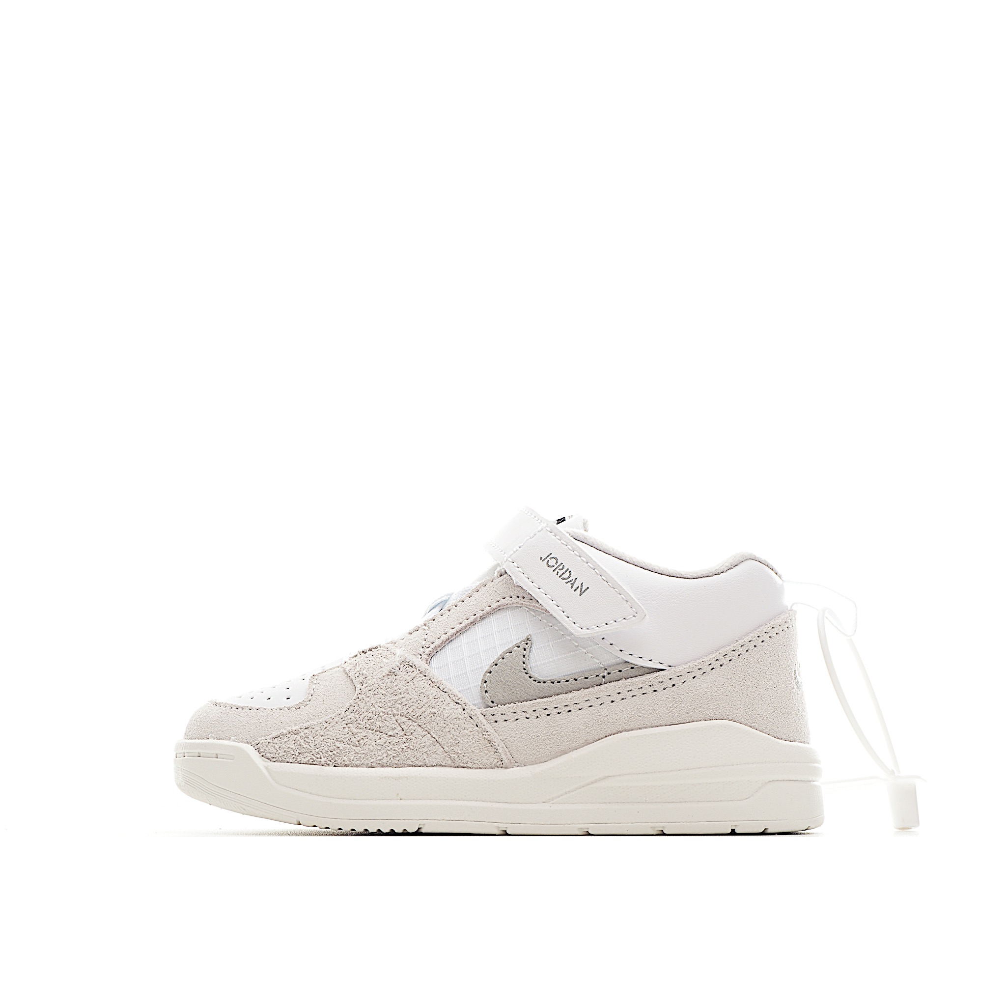 图片[2]-NK Jordan 90 儿童休闲鞋 NK Jordan 90 运动童鞋专为小宝贝打造，兼具舒适脚感与出众格调。鞋款从A1和AJ5中汲取设计灵感，是小宝贝日常玩耍的理想之选。鞋面采用结实皮革和合成材质，舒适耐穿，助力轻松玩乐。 尺码：小童24-27 大童28-37.5 货号：小童：3100 大童：5100-选品中心