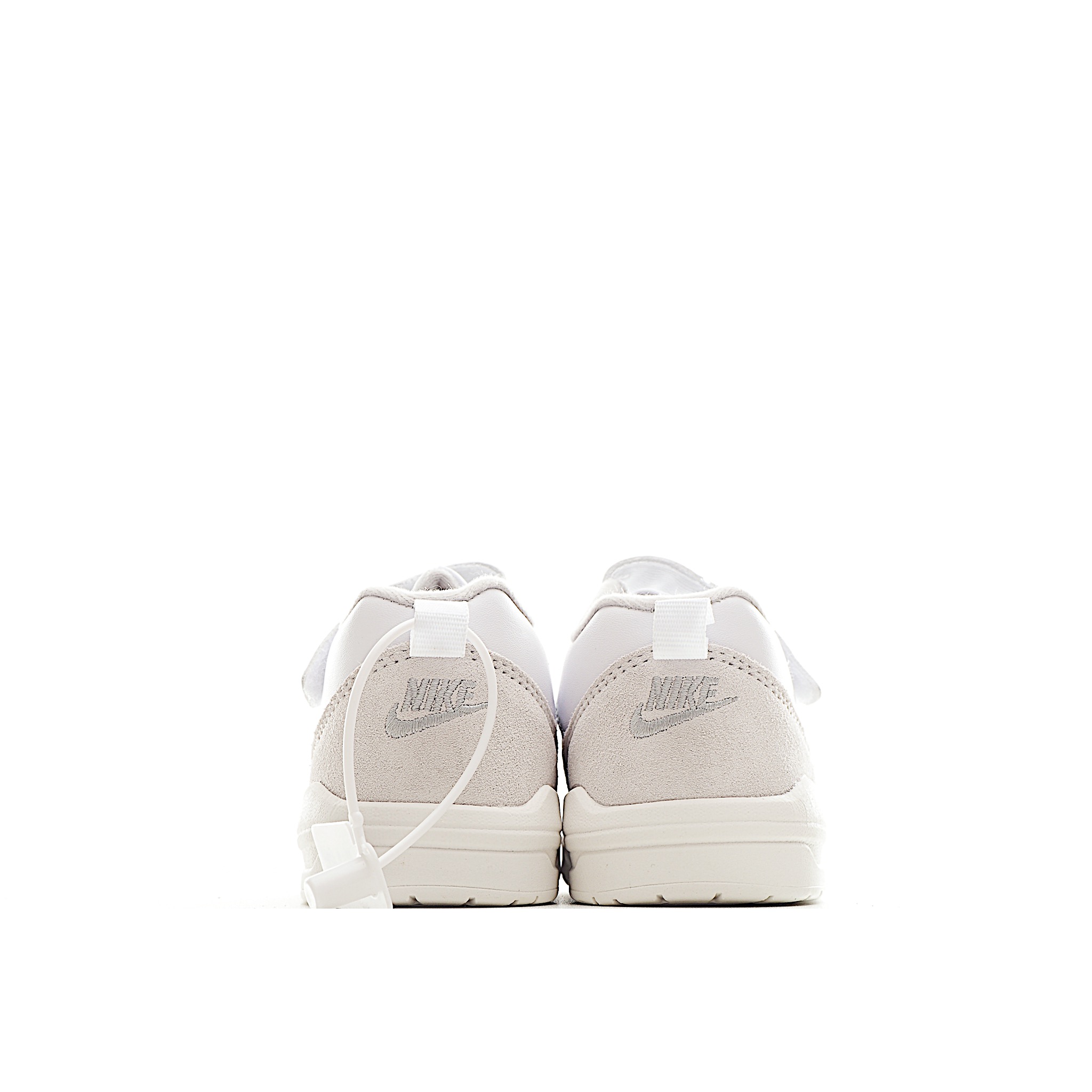 图片[5]-NK Jordan 90 儿童休闲鞋 NK Jordan 90 运动童鞋专为小宝贝打造，兼具舒适脚感与出众格调。鞋款从A1和AJ5中汲取设计灵感，是小宝贝日常玩耍的理想之选。鞋面采用结实皮革和合成材质，舒适耐穿，助力轻松玩乐。 尺码：小童24-27 大童28-37.5 货号：小童：3100 大童：5100-选品中心