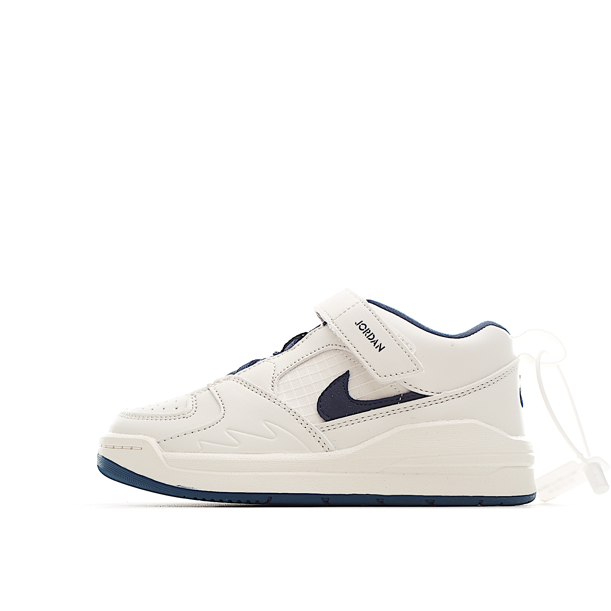 图片[6]-NK Jordan 90 儿童休闲鞋 NK Jordan 90 运动童鞋专为小宝贝打造，兼具舒适脚感与出众格调。鞋款从A1和AJ5中汲取设计灵感，是小宝贝日常玩耍的理想之选。鞋面采用结实皮革和合成材质，舒适耐穿，助力轻松玩乐。 尺码：小童24-27 大童28-37.5 货号：小童：3100 大童：5100-选品中心