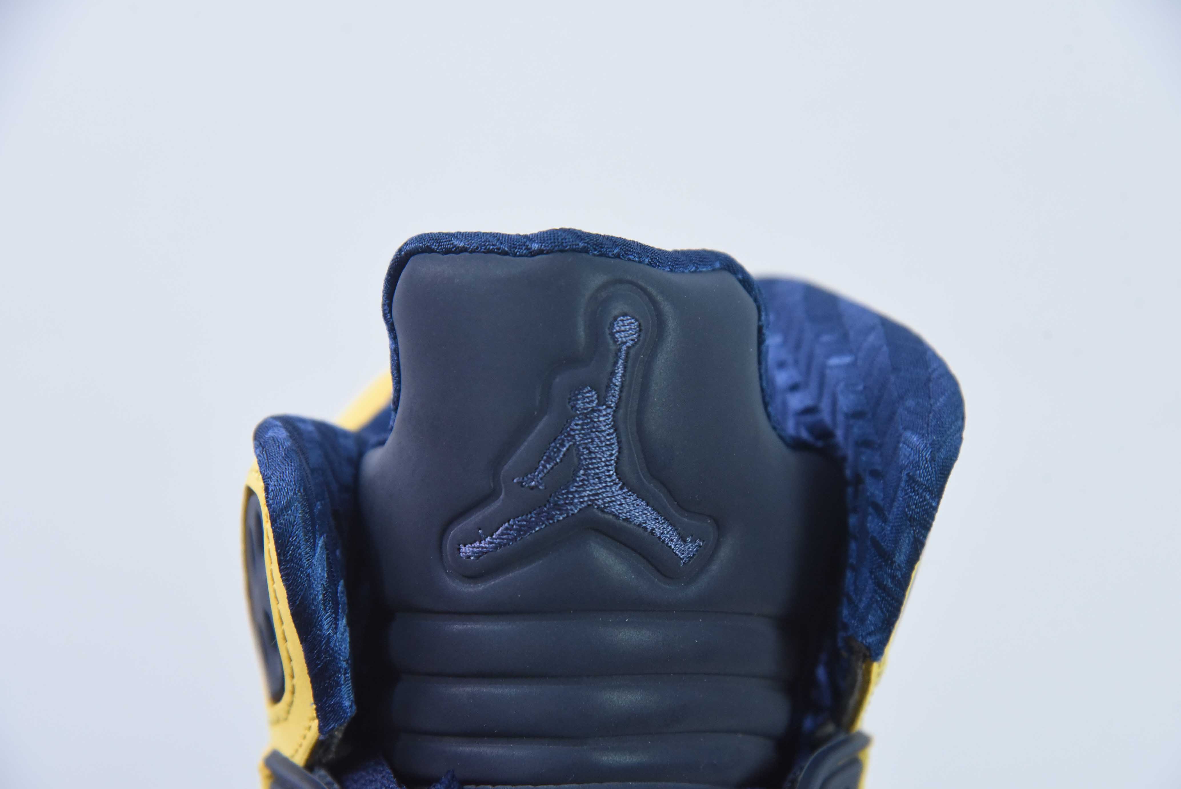 Air Jordan 5 Retro 乔丹5 复刻密歇根运动鞋 货号:CQ9541 704