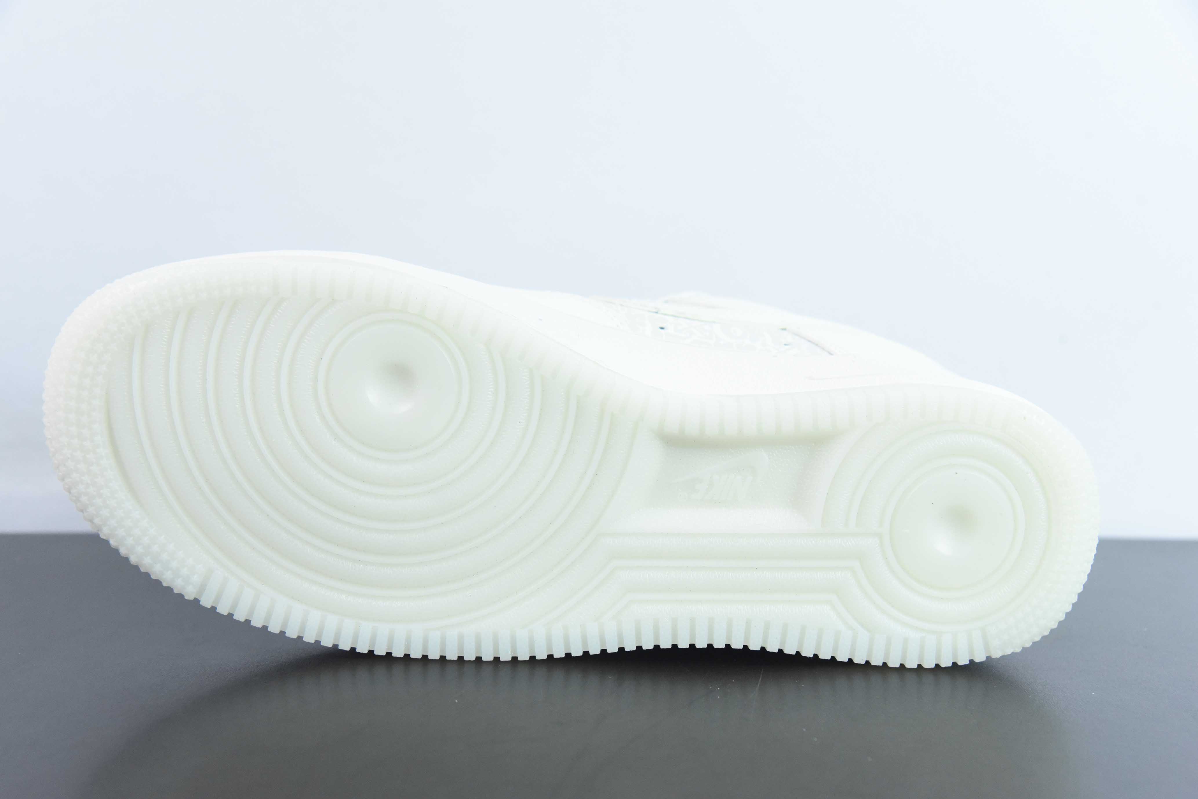 路易威登Louis Vuitton x Nike Air Force 1空军一号经典“OW联名米白黑红LV印花”