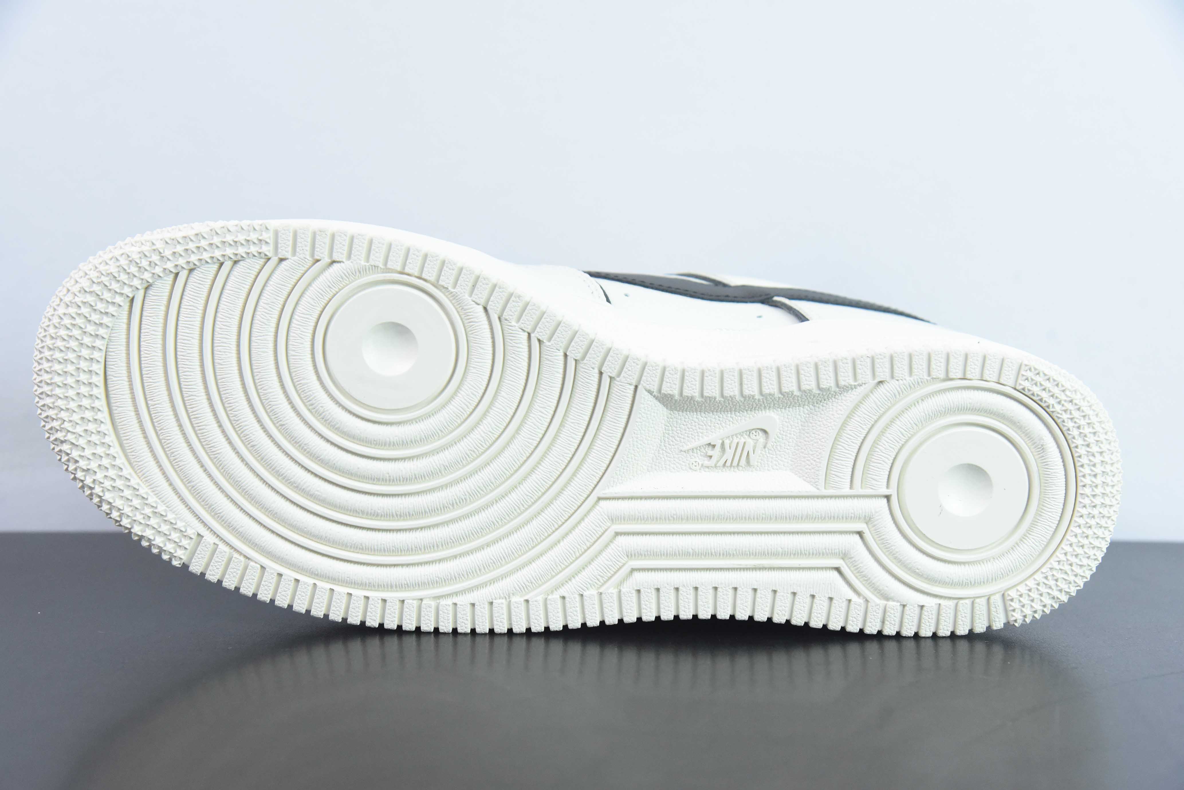 Nike Air Force 1’07 Low 3M"空军一号经典低帮百搭休闲运动板鞋“皮革米白黑镭射3M反光边” 货号:UH8958-121