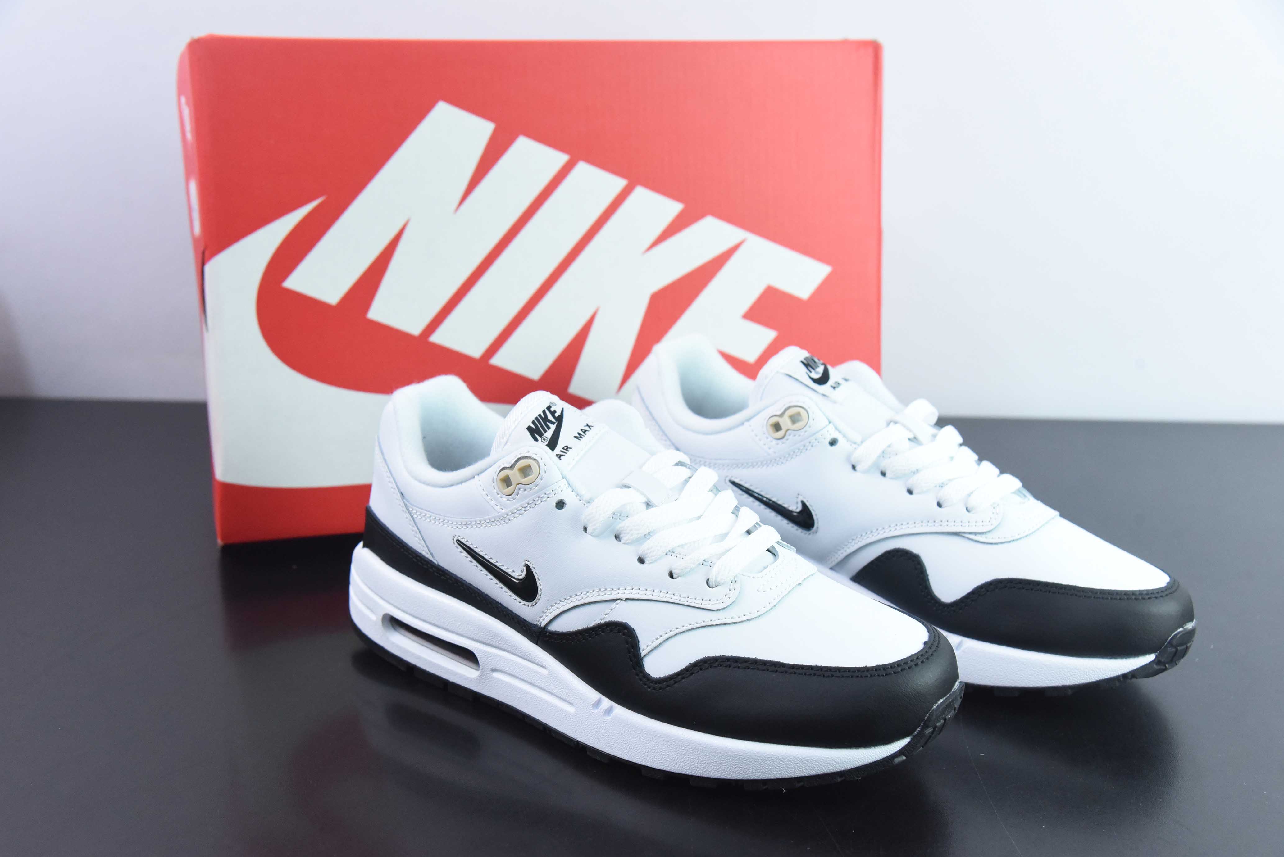 NK Air Max 1 Premium"Jewel/White/Black"初代系列低帮复古气垫百搭休闲运动慢跑鞋“皮革黑白小钩”918354-100