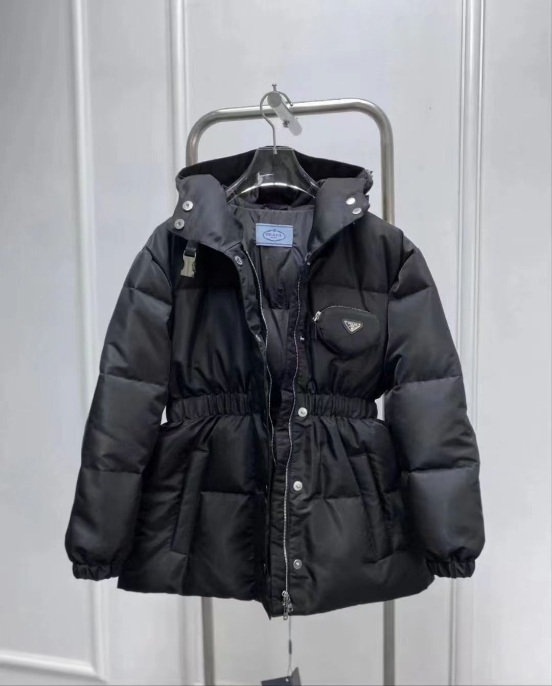 Prada 颜色:黑色 版型:中长,收腰,三角,防风